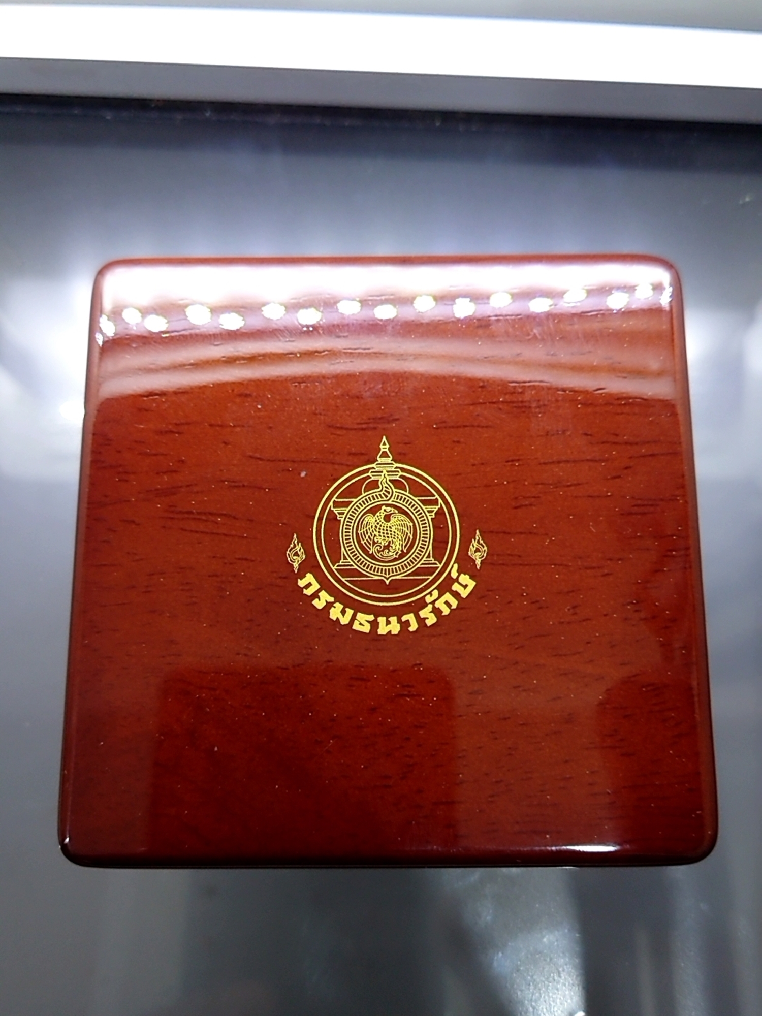 เหรียญทองคำขัดเงา 16000 บาท (ทอง 96.5% หนัก 1 บาท) ที่ระลึก 5 รอบ รัชกาลที่ 10 พ.ศ.2555 อุปกรณ์ครบ