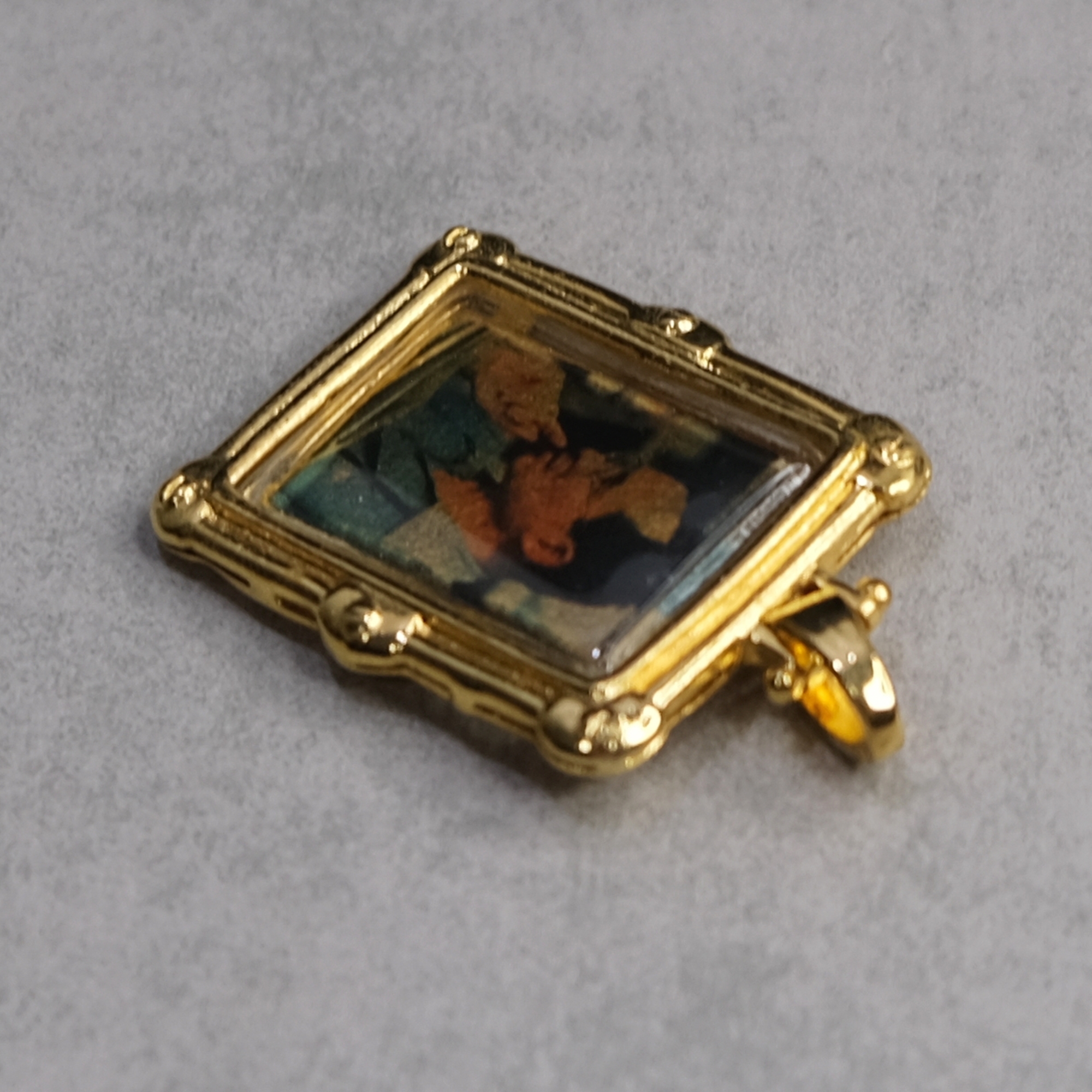 จี้ทองคำแท้ พระบรมฉายาลักษณ์ ร9 ที่ระลึกกาญจนาภิเษก 2539 (แผ่นทองคำ 97.66%) พร้อมกรอปและกล่องเดิม