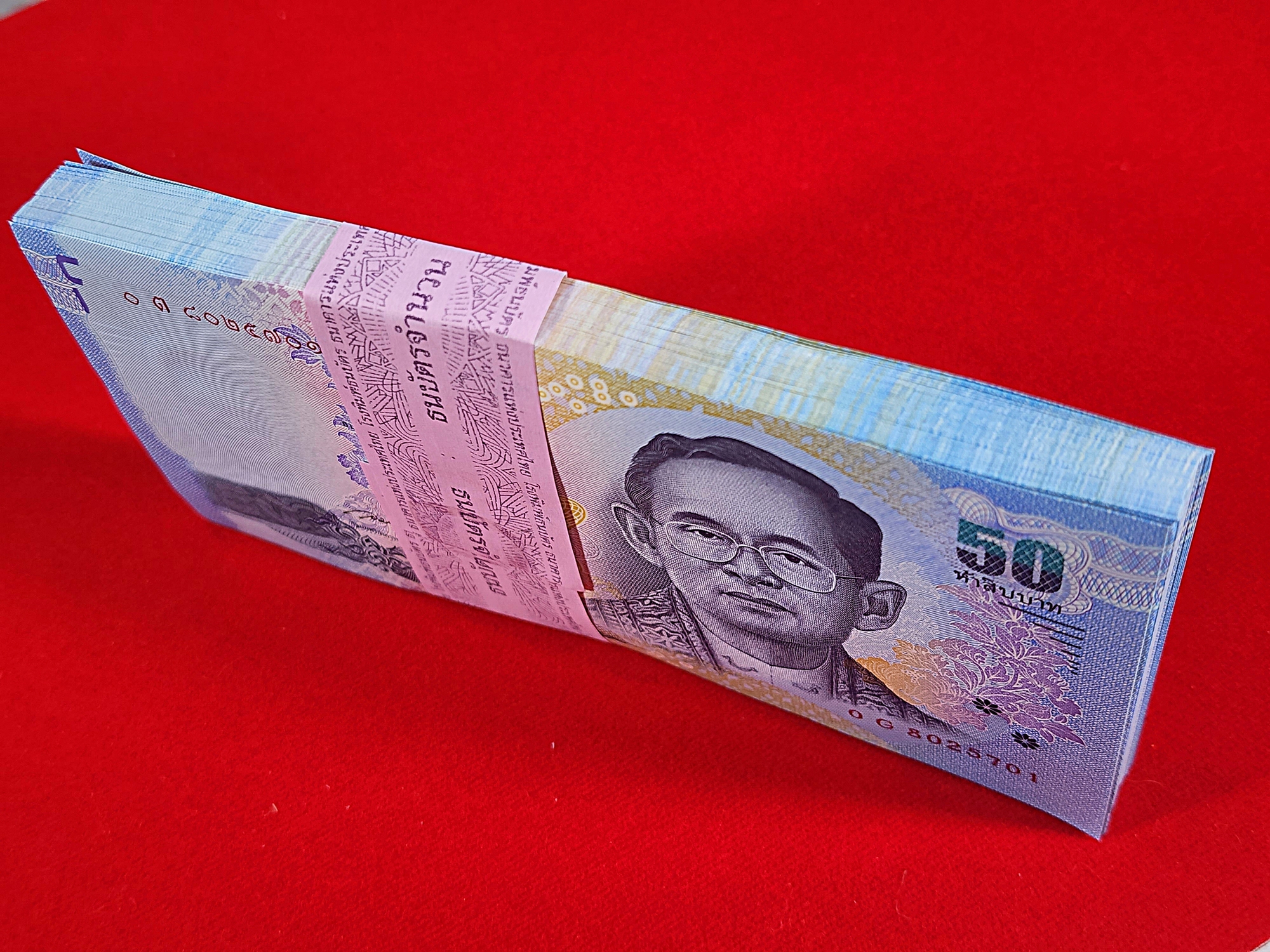 ธนบัตรยกแหนบ 100 ใบ เรียงเลข ธนบัตร 50 บาท แบบ 16 ไม่ผ่านใช้งาน สภาพสวยๆ พร้อมบรรจุตลับ