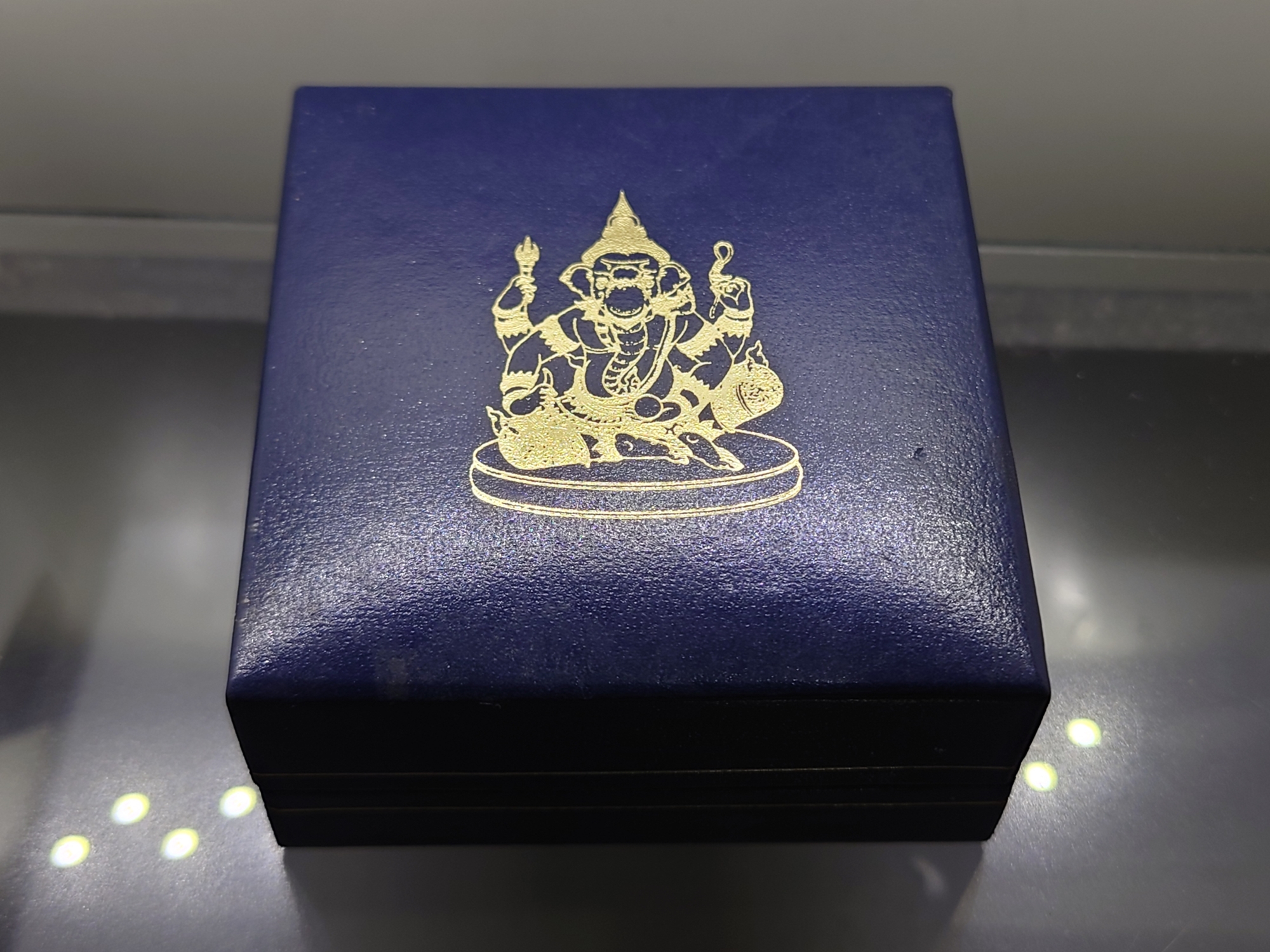 พระพิฆเนศ เทวสถานโบสถ์พราหมณ์ เนื้อเงิน 99.9% พิมพ์ใหญ่ ปี2539 พร้อมกล่องเดิม