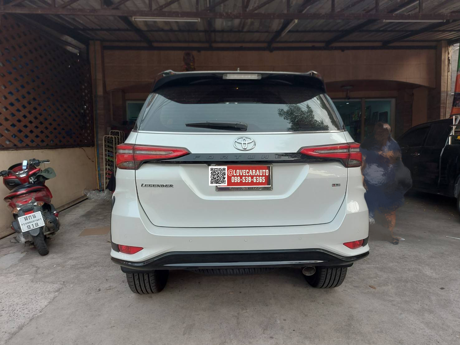 พรมปูพื้นรถยนต์ toyota fortuner 2023 พรม vvip สีกาแฟด้ายทอง