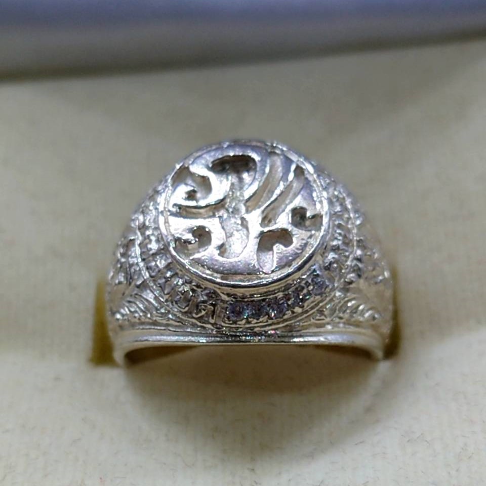 แหวนมหามงคล เนื้อเงิน ชุดเราเทิดทูลองค์เหนือหัว ในวโรกาสครองราช 60 ปี 2549