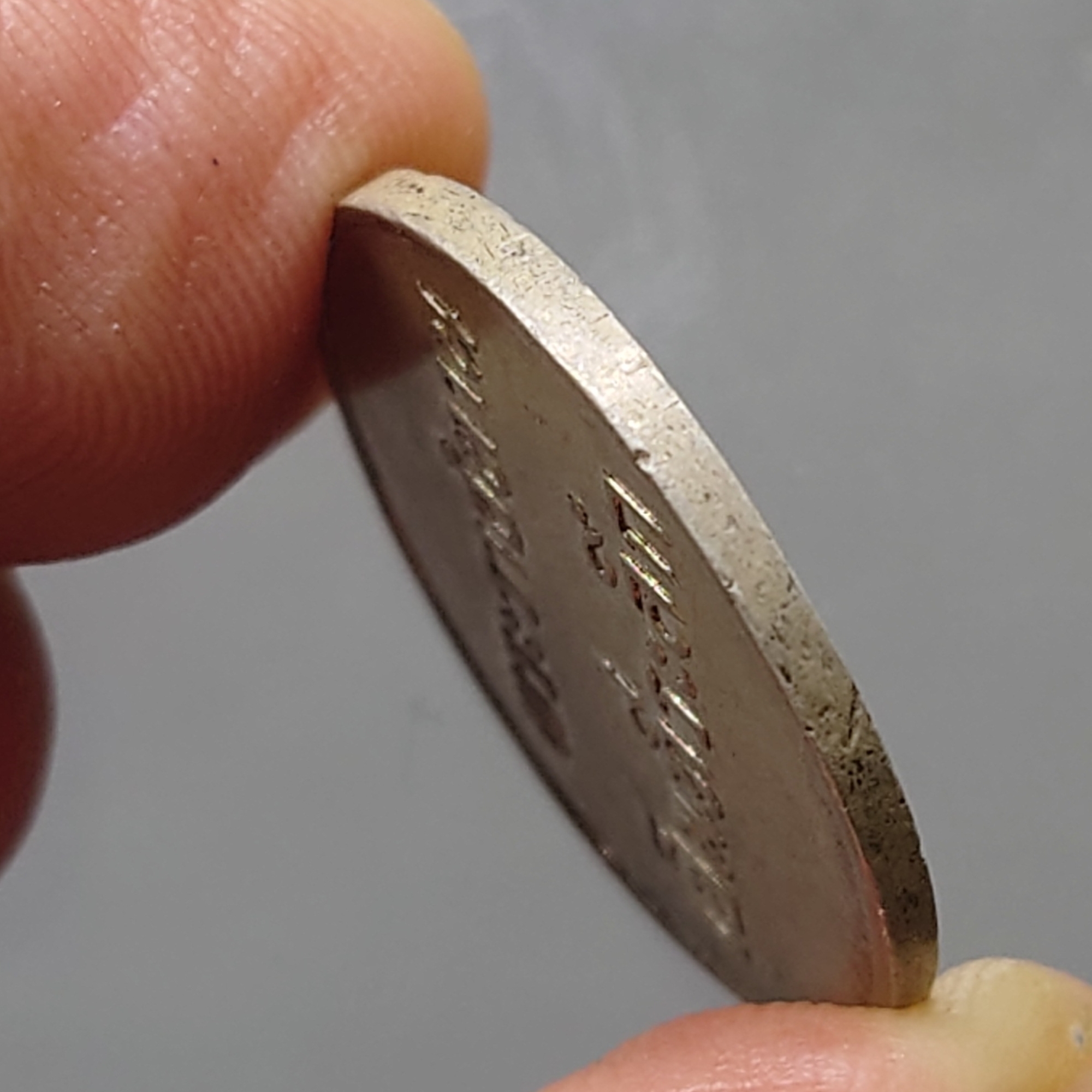 เหรียญพระราชทาน ร.9 เนื้อเงิน ปี 2493 เลข ๙ หางสั้น หายาก มีตัดห่วง