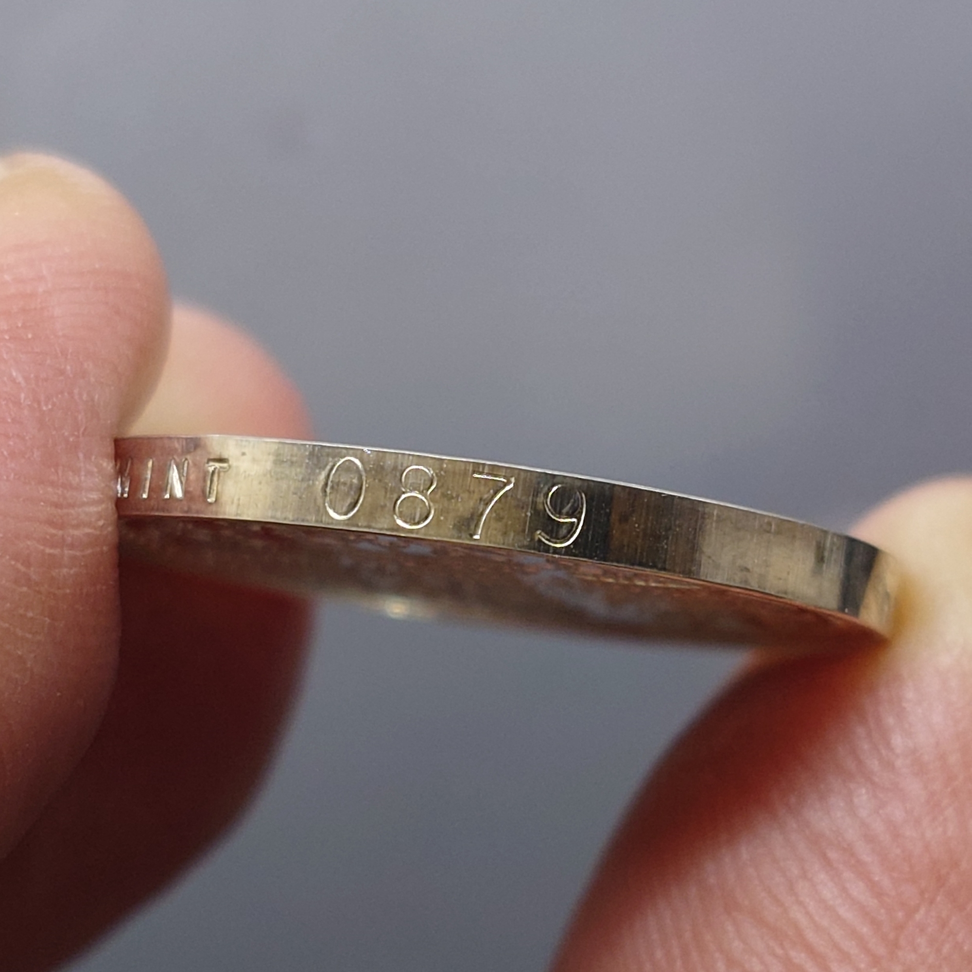 เหรียญพระแก้วมรกต ทรงเครื่อง 3 ฤดู พระจอมเกล้าพระนครเหนือ ปี 2538 เนื้อเงินขัดเงา ขนาด 2.5 ซ.ม. พร้อมกล่องเดิม