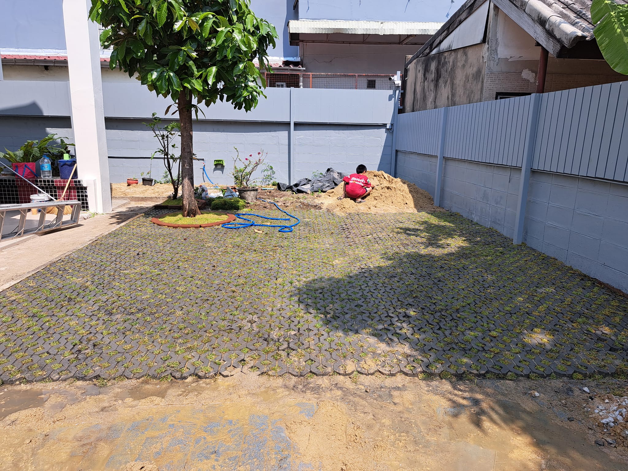 ส่งงานปลูกหญ้านวลพร้อมบล็อกปลูกญ้า หน้างานอ.เมือง ปทุมธานี