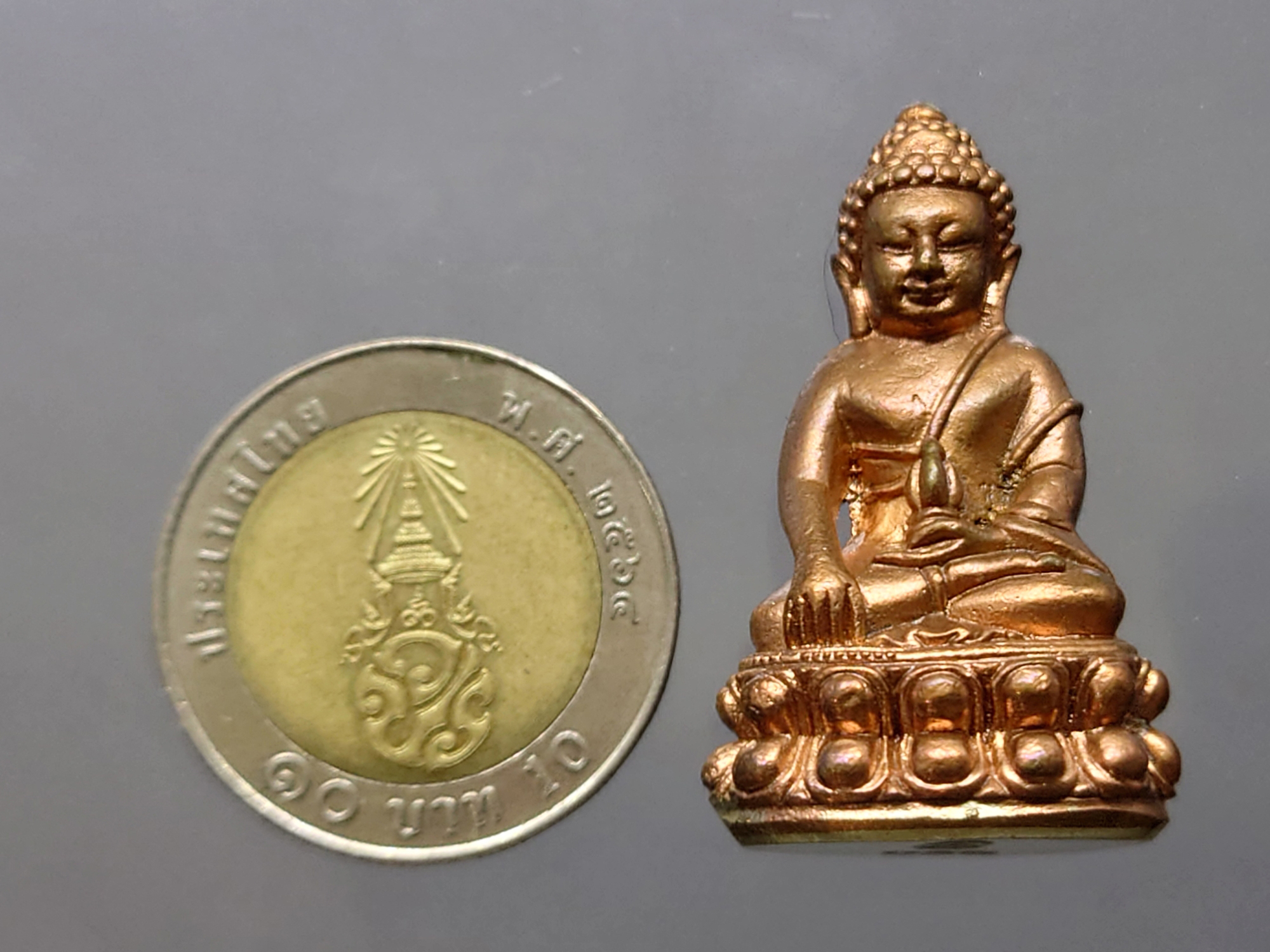 พระกริ่งพุทโธ ภปร เนื้อสัมฤทธิ์ ฐานเงินแท้ วัดบวรนิเวศวิหาร ปี2554 พร้อมกล่องเดิม