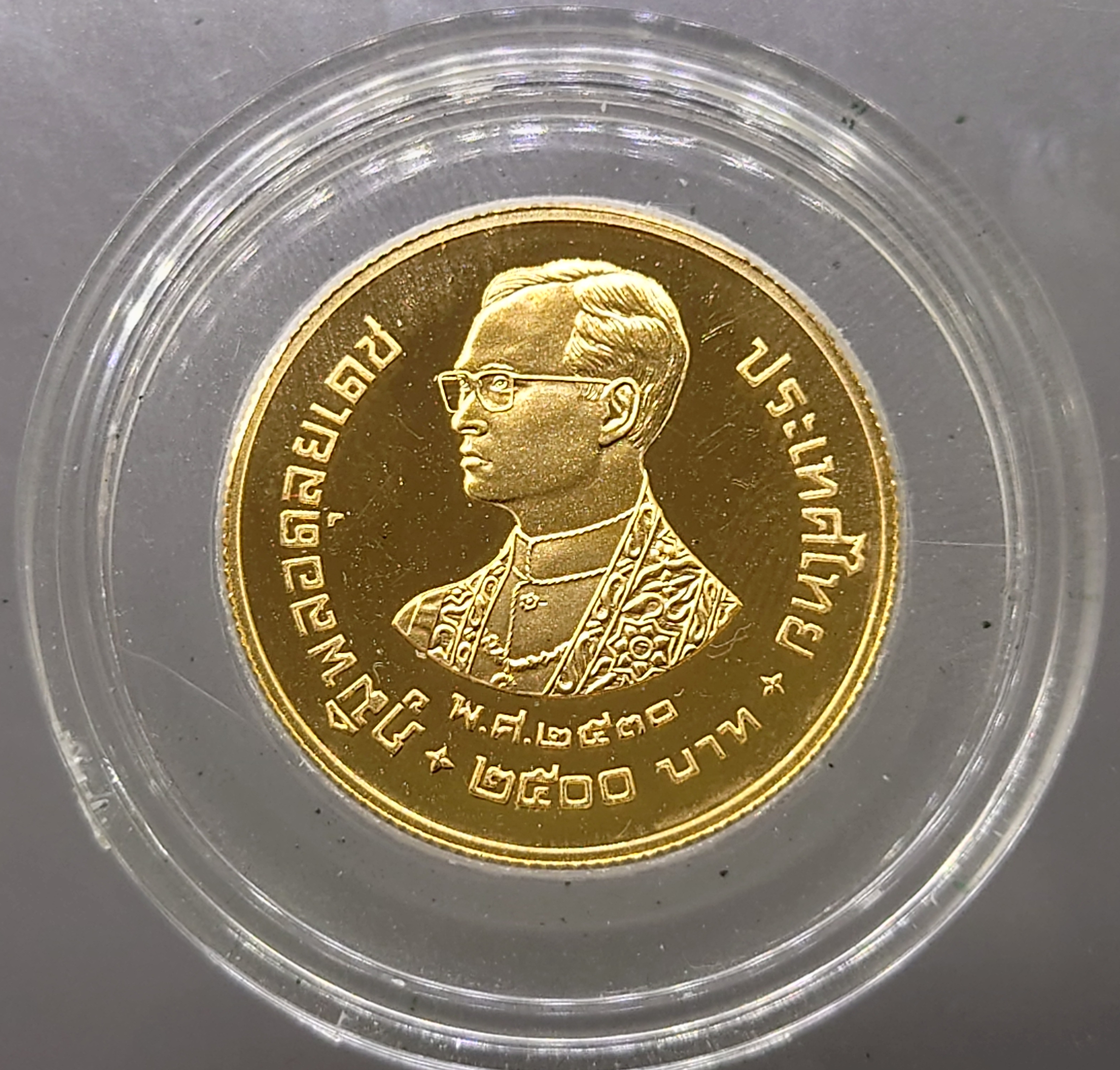 เหรียญทองคำขัดเงา (หนัก 16 กรัม) เหรียญ 2500 บาท ที่ระลึก 25 ปี ของกองทุนคุ้มครองสัตว์ป่าแห่งโลก พ.ศ.2530 พร้อมกล่องเดิมใบเซอร์