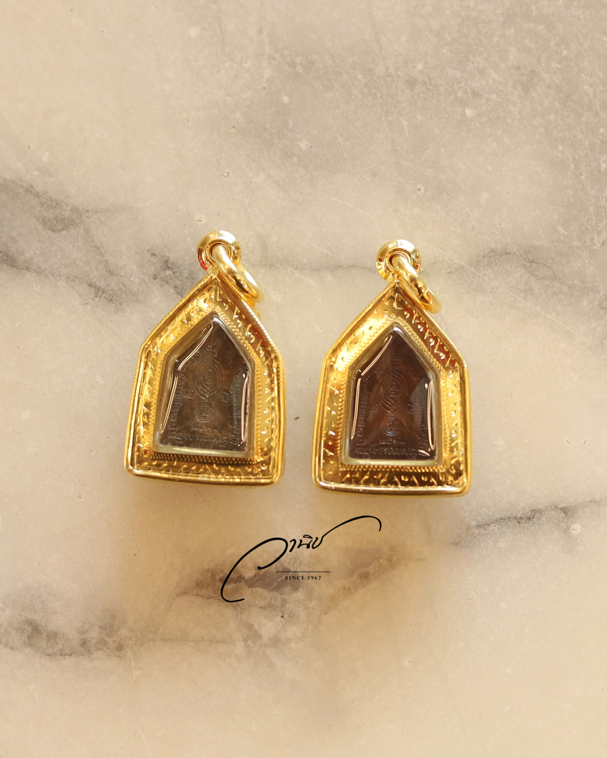 รับเลี่ยมกรอบทอง งานสั่งทำกรอบทองพิเศษฝังเพชรแท้ ยกซุ้มหัวสิงห์ เลี่ยมพระ