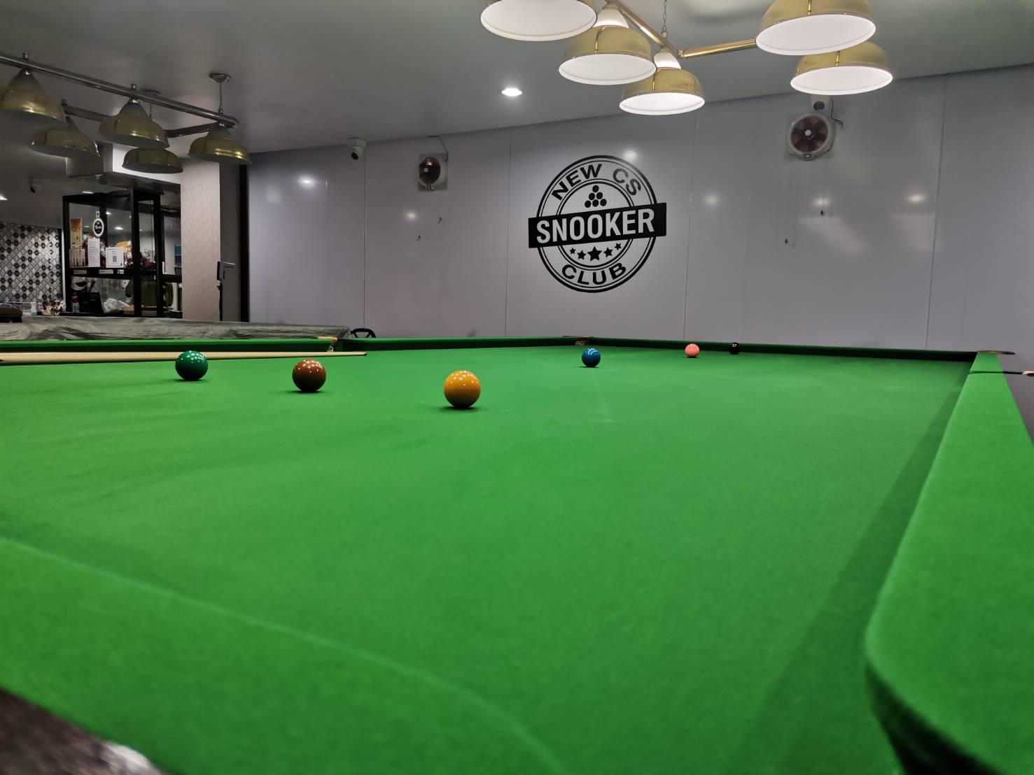 ปริ้นท์สติกเกอร์สีดำติดผนัง งานNEW CS SNOOKER CLUB