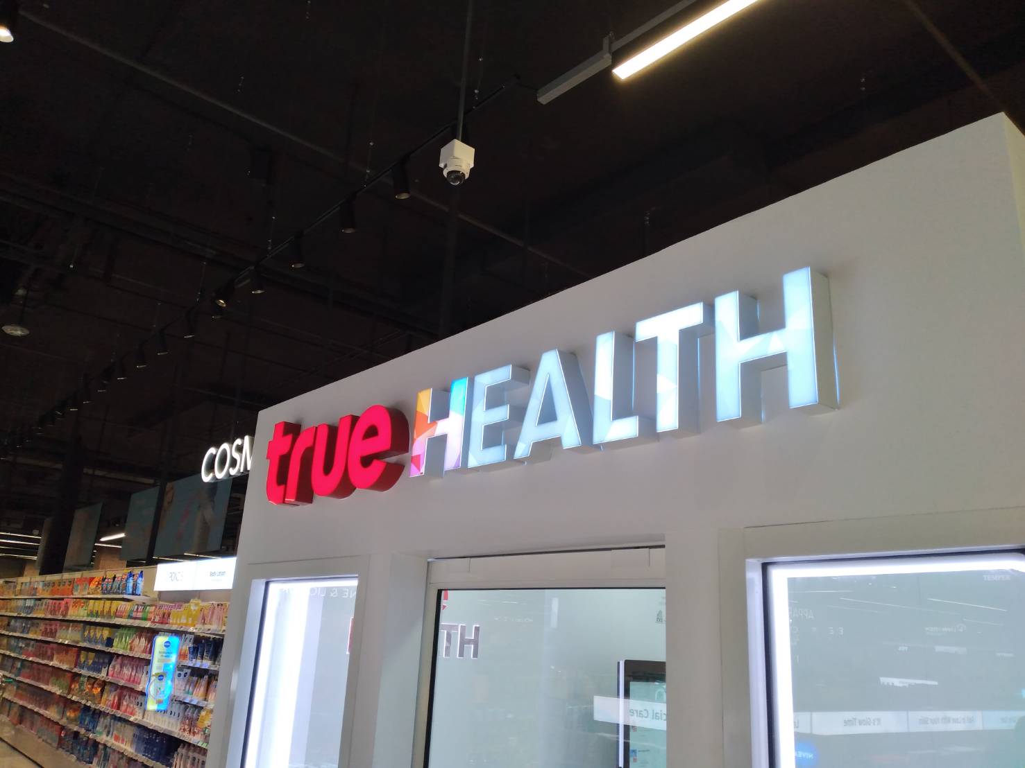 ป้ายตัวหนังสือไฟออกหน้า งานTRUE HEALTH