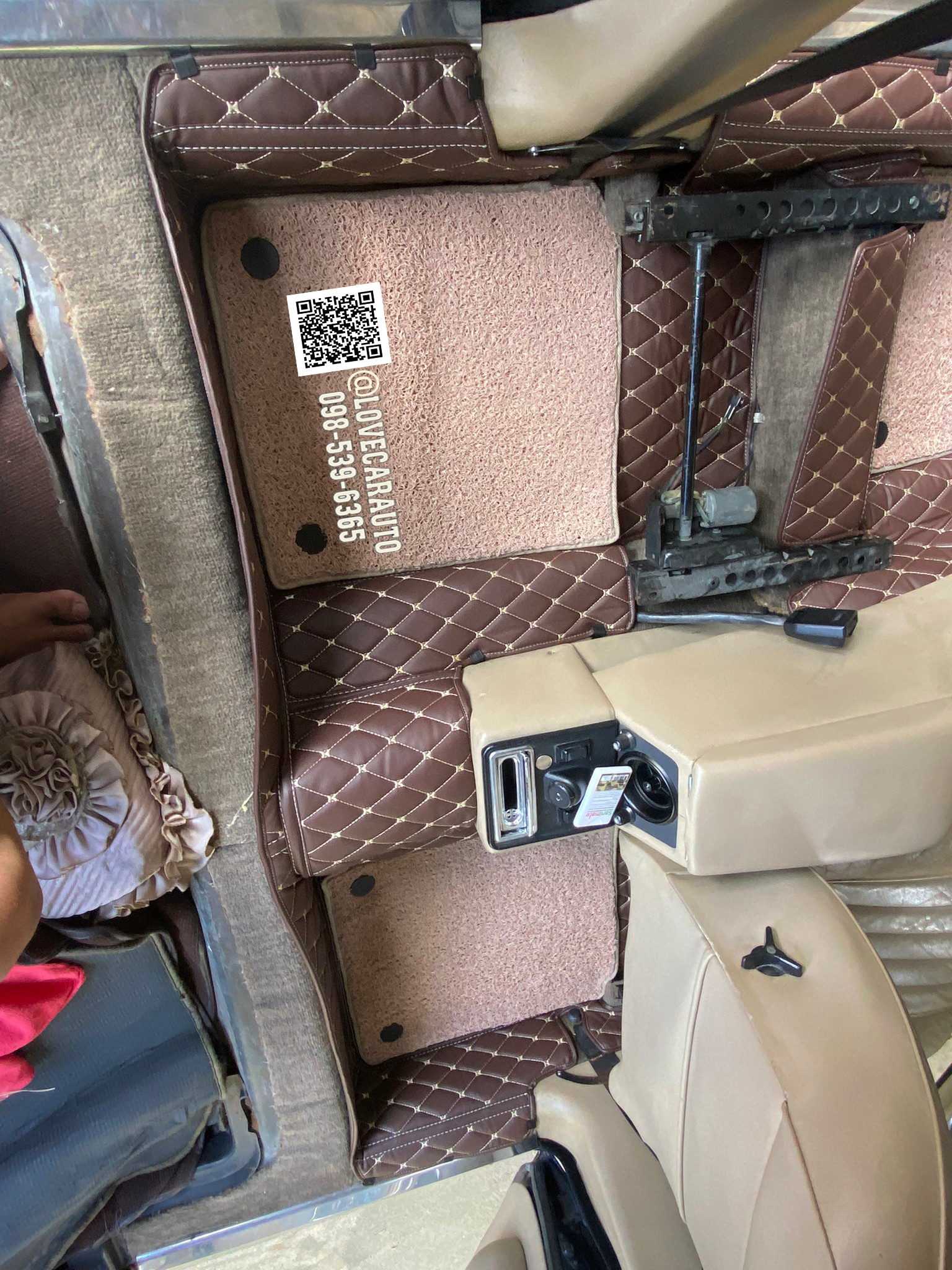 พรมปูพื้นรถยนต์ 7D Jaguar Soverejgn VI2 สีกาแฟ +ไวนิลครีม