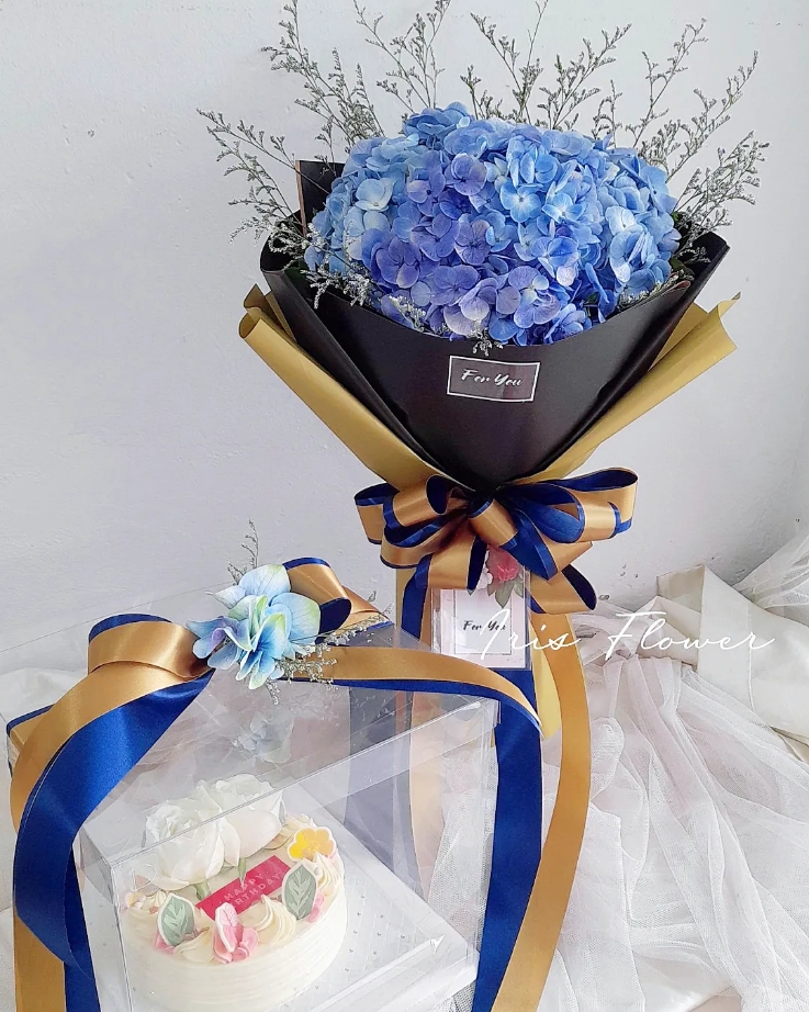 ็็HBD Set ช่อดอกไฮเดรนเยีย และเค้ก