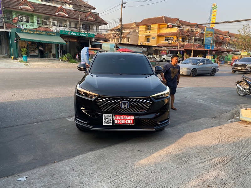 พรมปูพื้นรถยนต์ VVIP ด้ายคู่ Honda HRV 2023 สีดำด้ายแดง