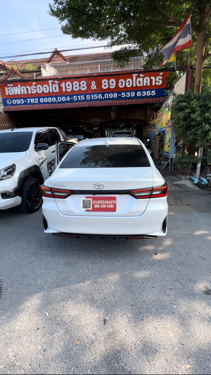 พรมปูพื้นรถยนต์ VVIP Toyota Yaris ativ สีดำด้ายครีม+ไวนิลสีดำ