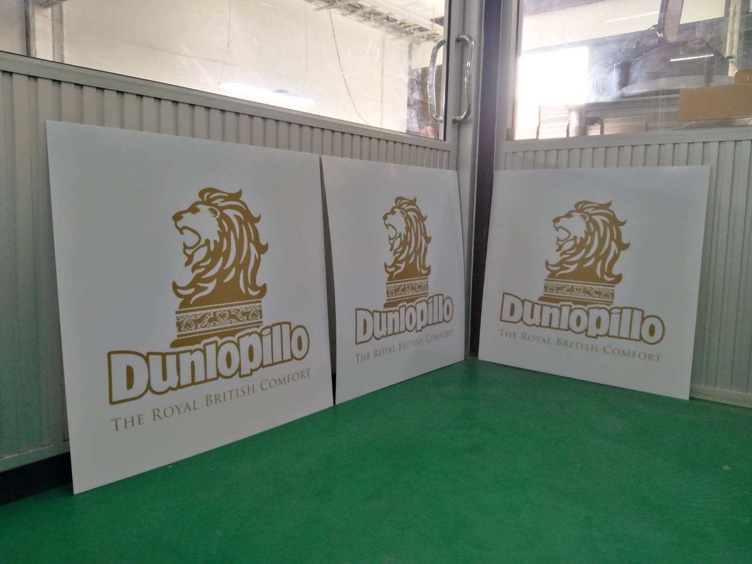 ป้าย DUNLOPILLO