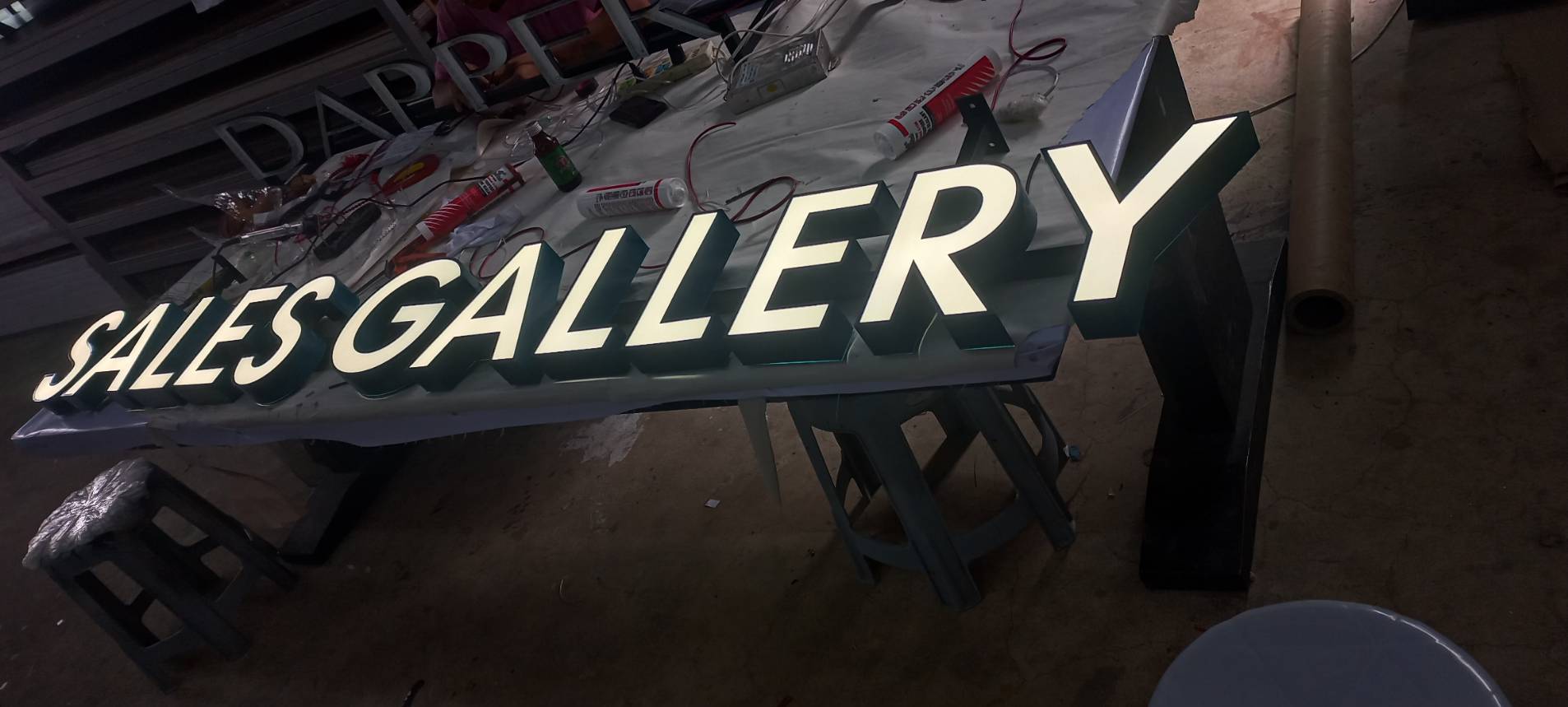 ป้ายตัวอักษรไฟออหน้า ป้ายSALES GALLERY