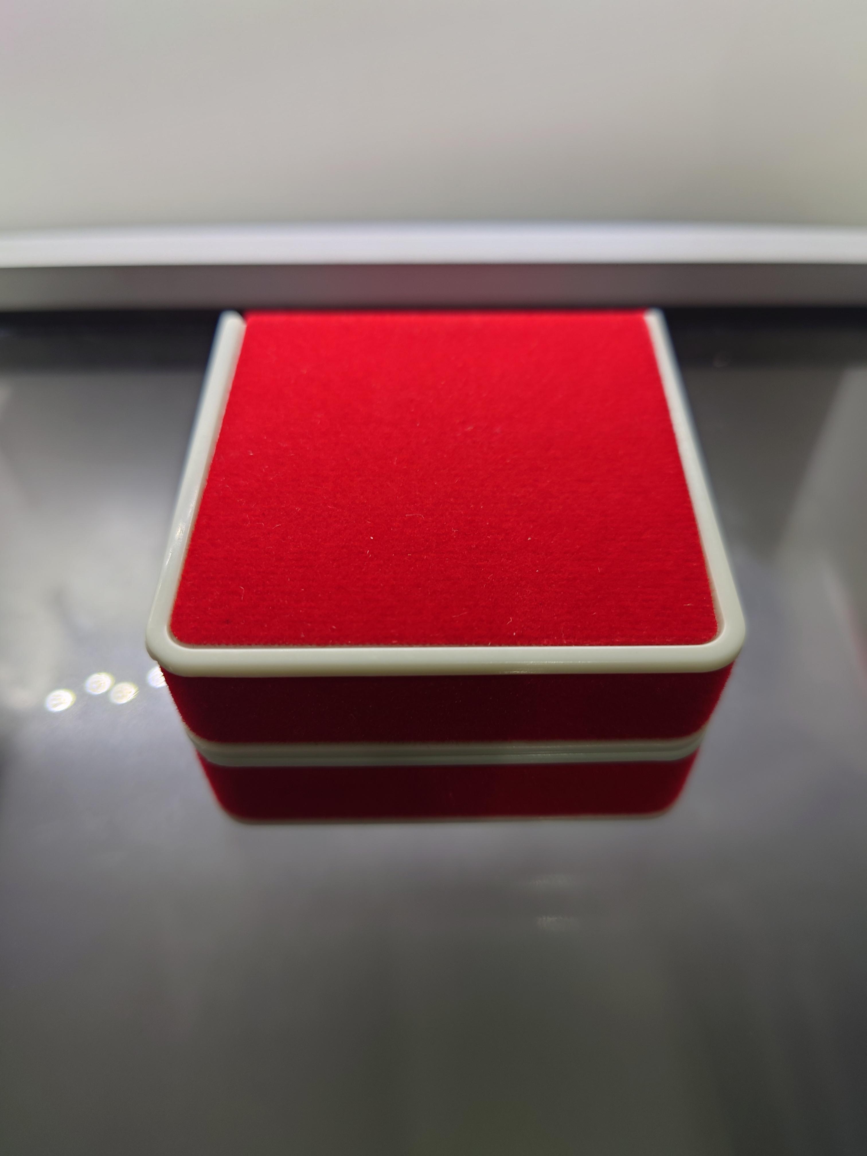 สมเด็จพระพุฒาจารย์ โต หลังพระสมเด็จ เนื้อทองคำแท้ รุ่นอุดมโชคโภคทรัพย์ วัดโสธรวราราม พ.ศ.2550 พร้อมกล่องเดิม