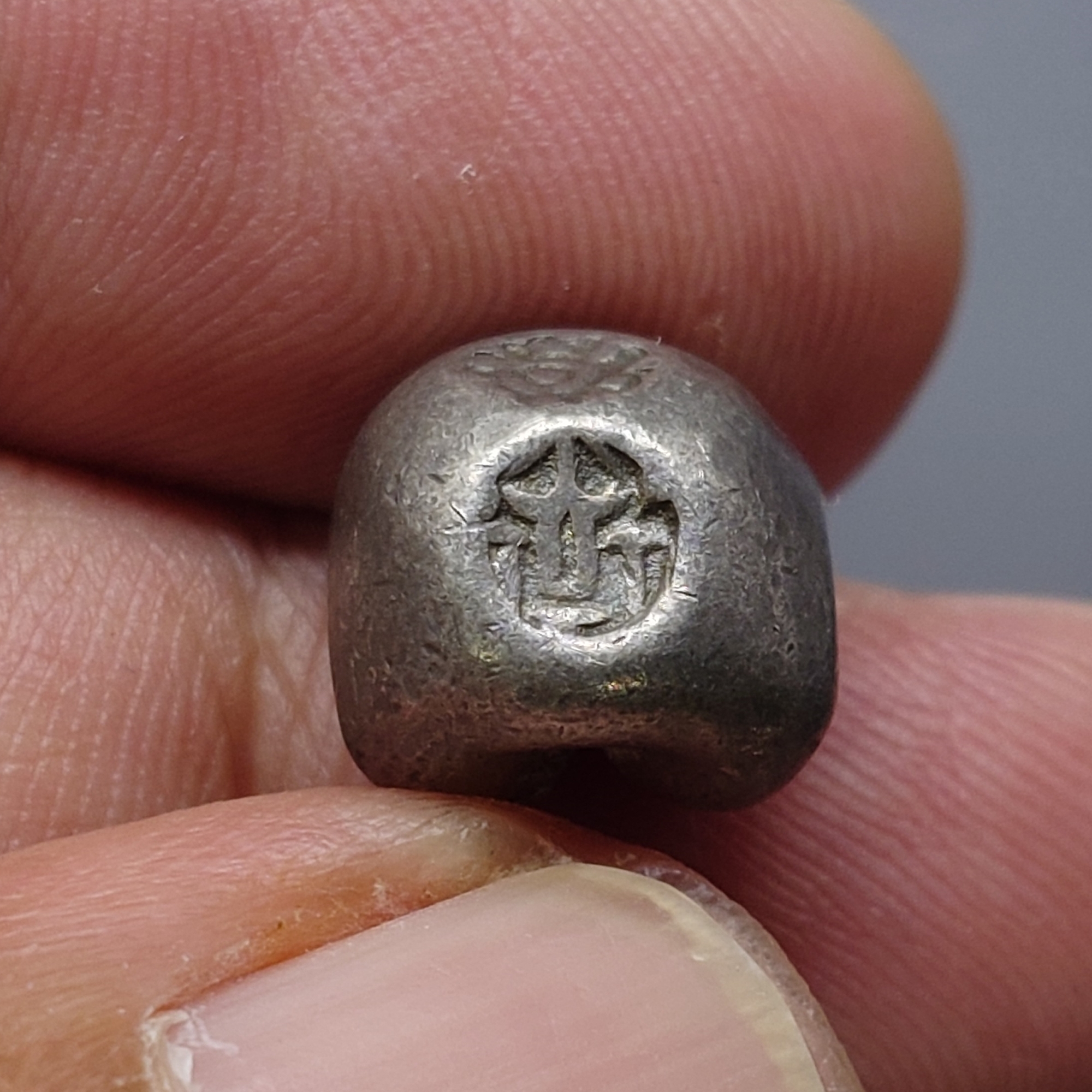 พดด้วง ขนาด 2 สลึง ตราพระแสงจักร - ปราสาท สมัยรัชกาลที่3 ปี2367 ขนาดหายาก สภาพสวย