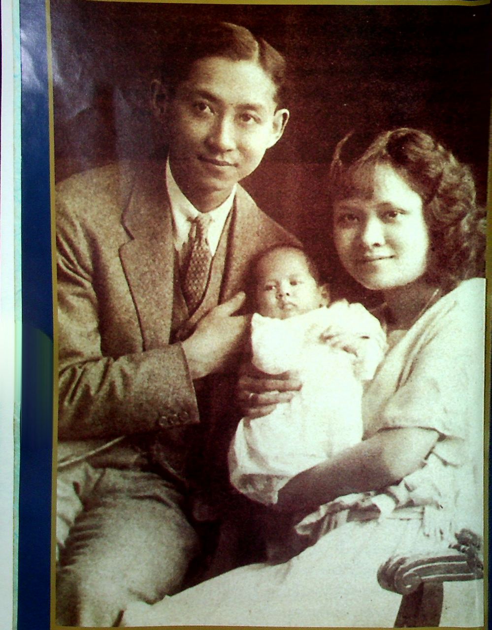 ที่ระลึกพิธีเปิดพระราชานสาวรีย์ สมเด็จพระมหิตลาธิเบศร อดุลยเดชวิกรม พระบรมราชชนก และ สมเด็จพระศรีนครินทราบรมราชชนนี ณ โรงพยาบาลลำปาง