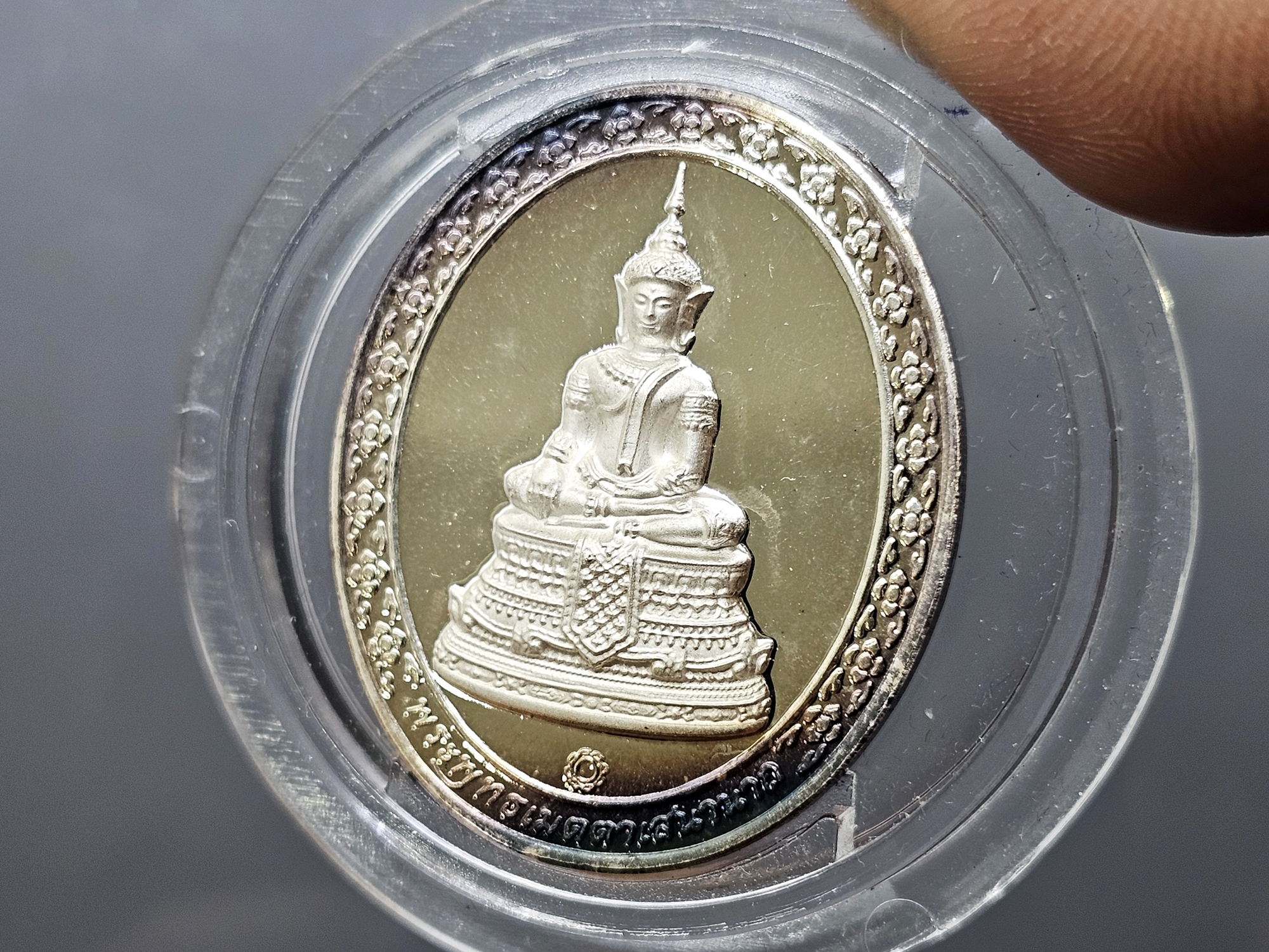 พระพุทธเมตตาเสนานาถ หลังพระปรมาภิไธย ภ.ป.ร. เนื้อเงิน กองทัพบก จัดสร้างเนื่องในวโรกาส 84 พรรษา ร9 ปี2556 พร้อมกล่องเดิม