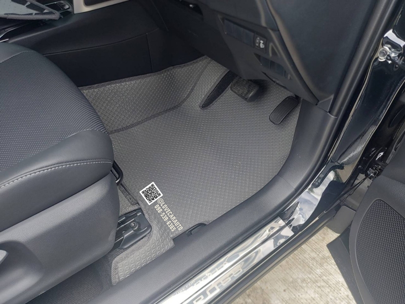 พรมปูพื้นรถยนต์ Toyota Cross กระดุมเล็กสีเทา