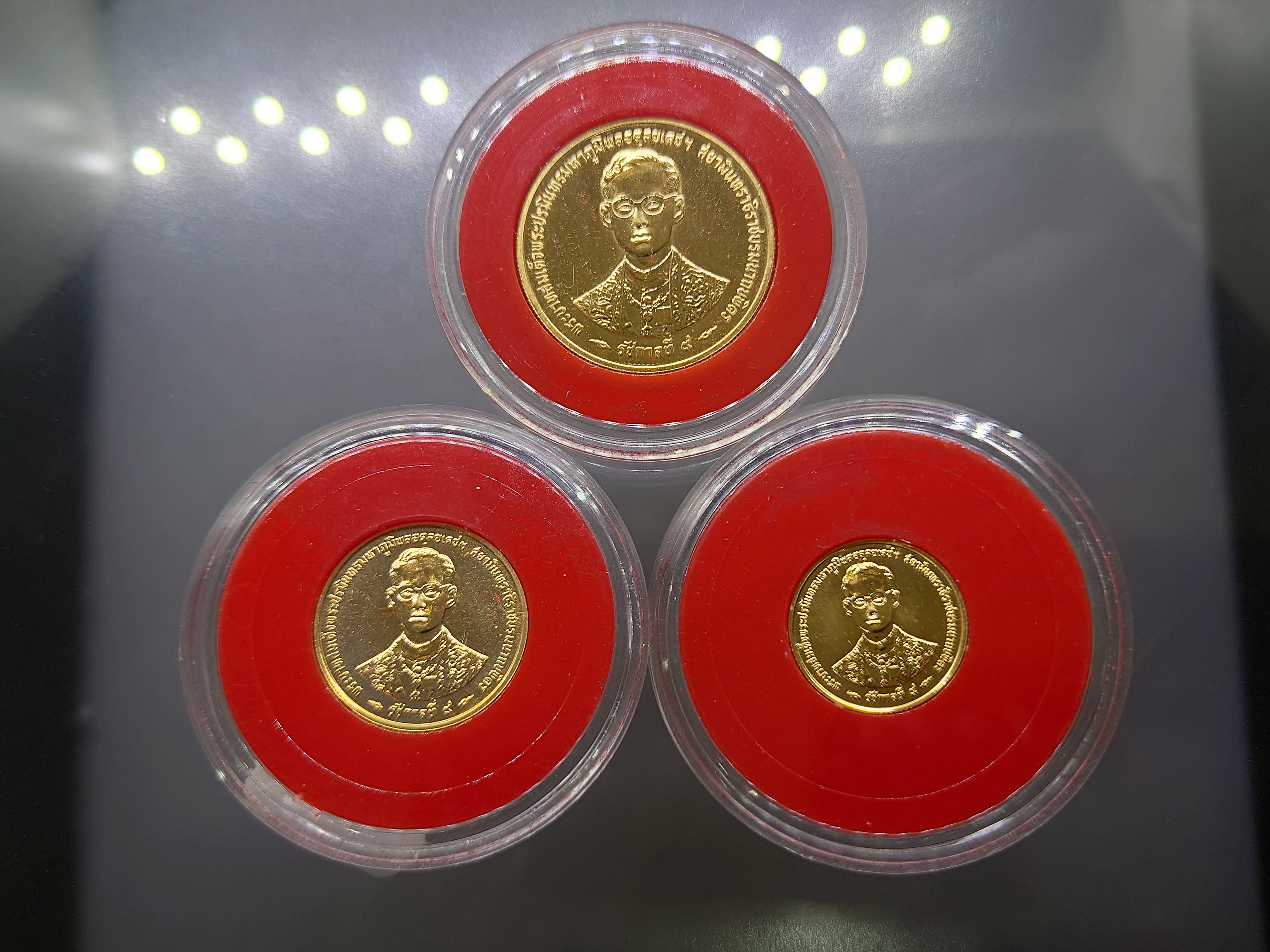 เหรียญทองคำ ครบชุด 3 ขนาด ที่ระลึกพระราชพิธีกาญจนาภิเษก รัชกาลที่ 9 พ.ศ.2539