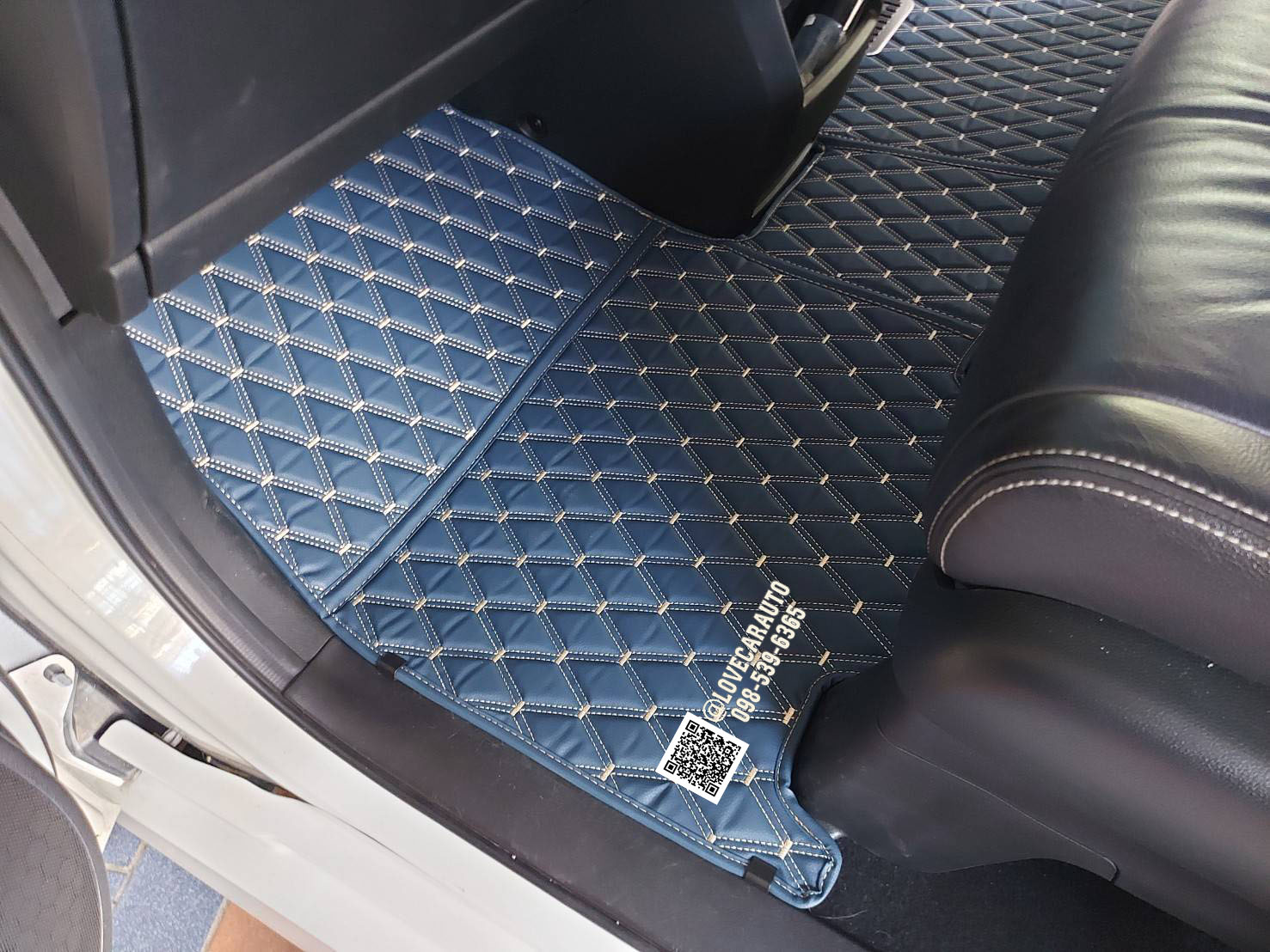 พรมปูพื้นรถยนต์ 6D Honda Stepwgn สีน้ำเงินด้ายทอง