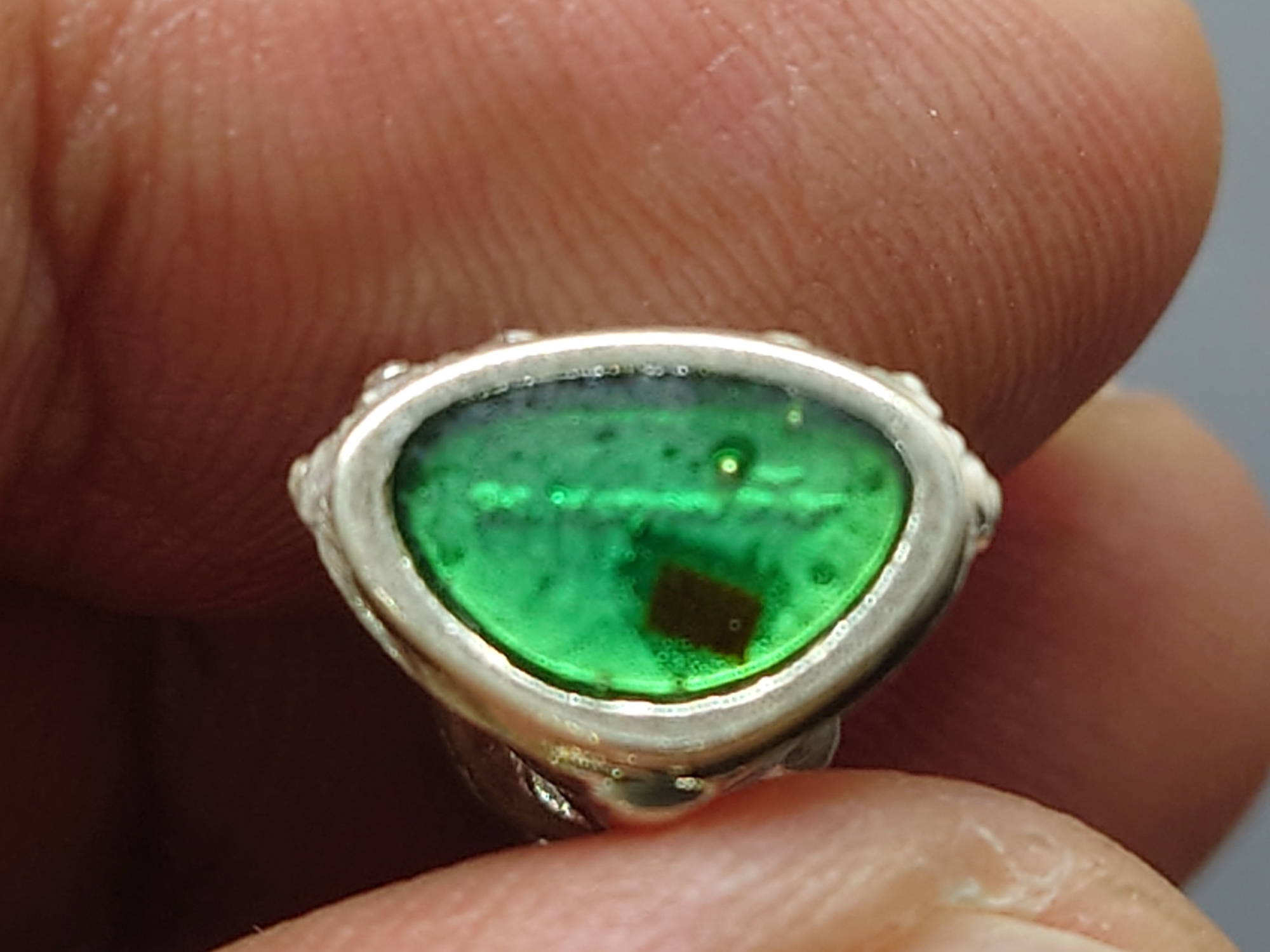 พระกริ่งญาณวเรศ (กริ่งปวเรศน้อย) ฐานบรรจุพระเกศาและจีวร เนื้อเงิน พิมพ์เล็ก สมเด็จพระญาณสังวรฯ ทรงเจริญพรรษา 100 ปี วัดบวรนิเวศวิหาร ปี2556 พร้อมใบรับรอง