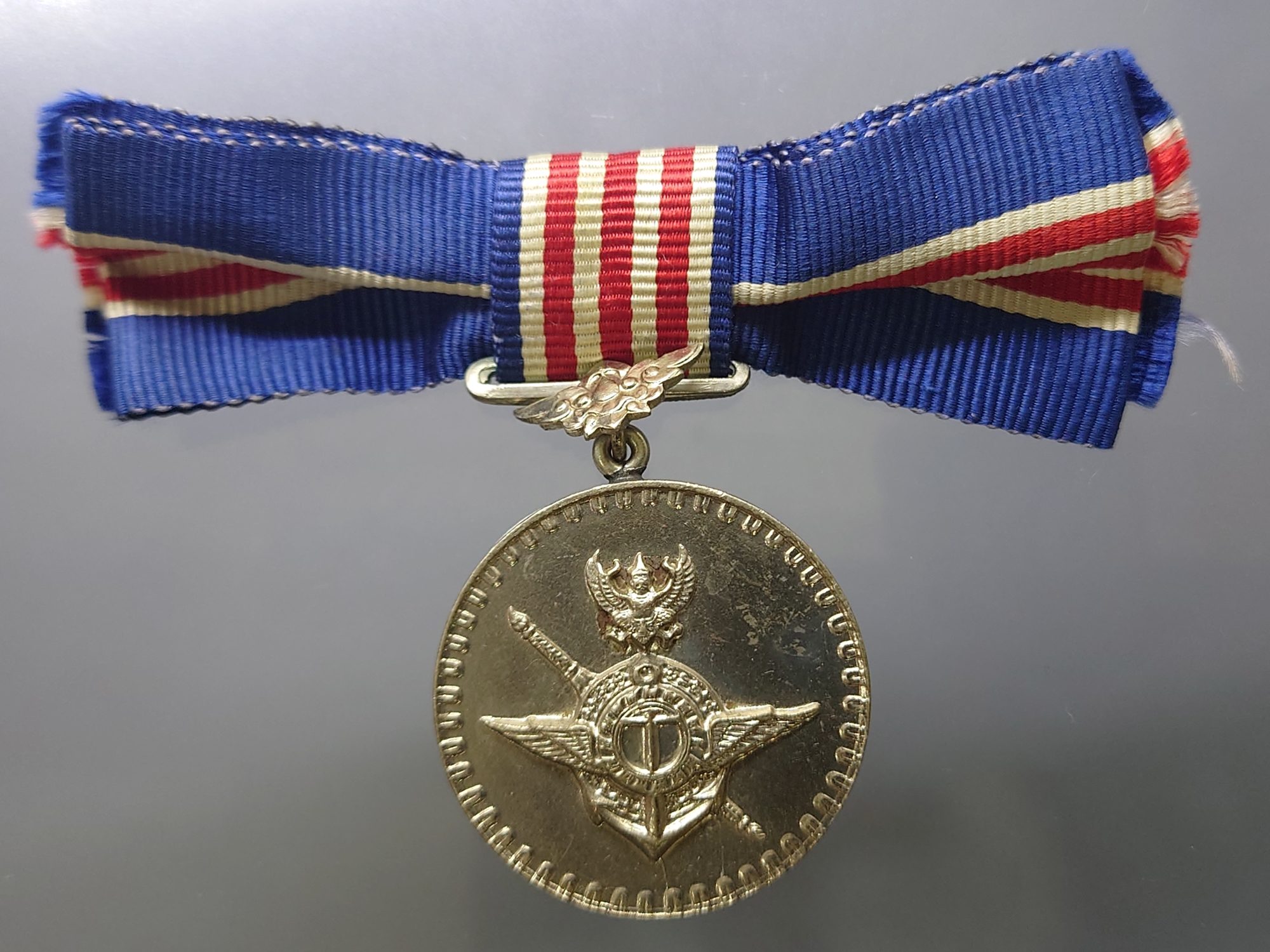 เหรียญสนองเสรีชน (ส.ส.ช.) พ.ศ.2516 แพรเดิมๆ สภาพสวย