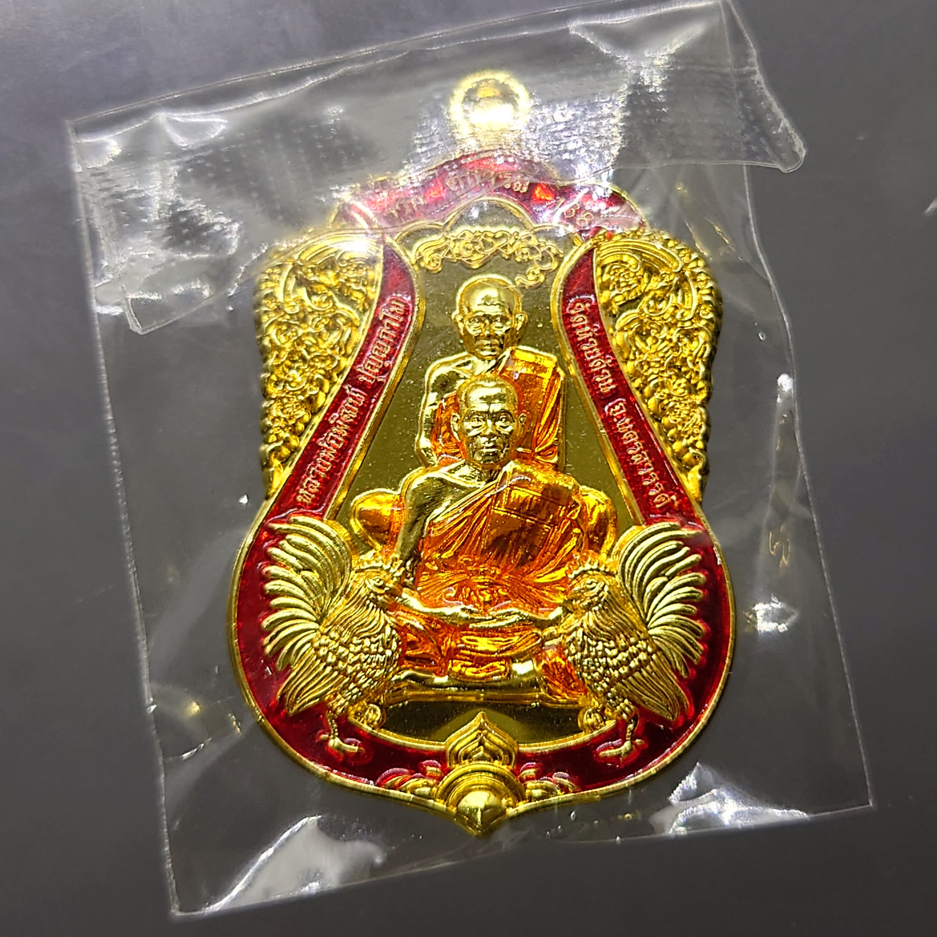 เหรียญเสมา รุ่นรวยคู่บารมี 168 เนื้อกาหลั่ยทอง ลงยาจีวร ขอบแดง บนแดง หลวงพ่อพัฒน์ วัดห้วยด้วน โคท 193 ซีลเดิมๆ