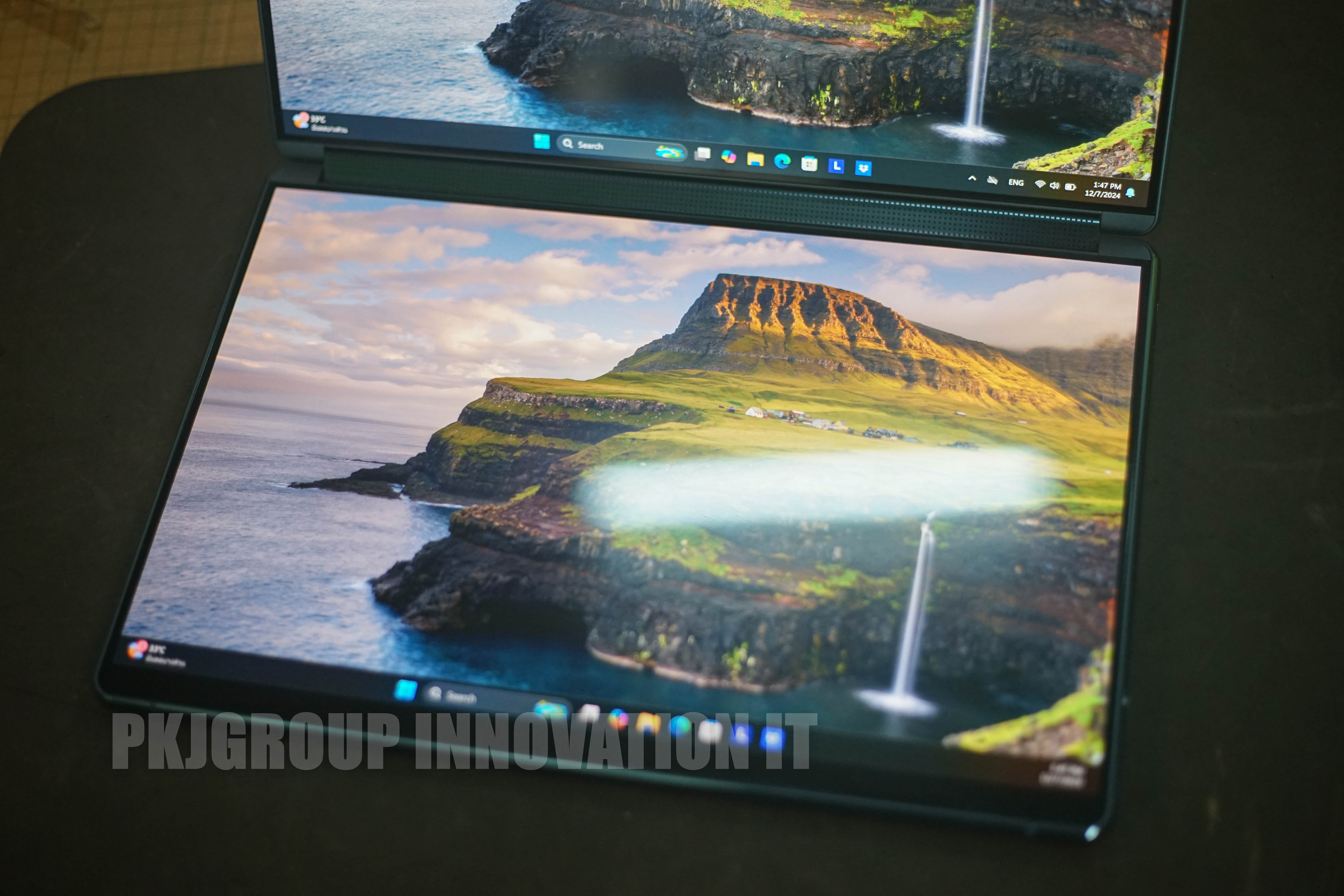 โน๊ตบุ๊คทำงานจอสัมผัสคู่มือสอง Lenovo Yoga book 9 13IRUB 82YQ000PTA i7-1355U RAM 16 GB M.2 1 TB