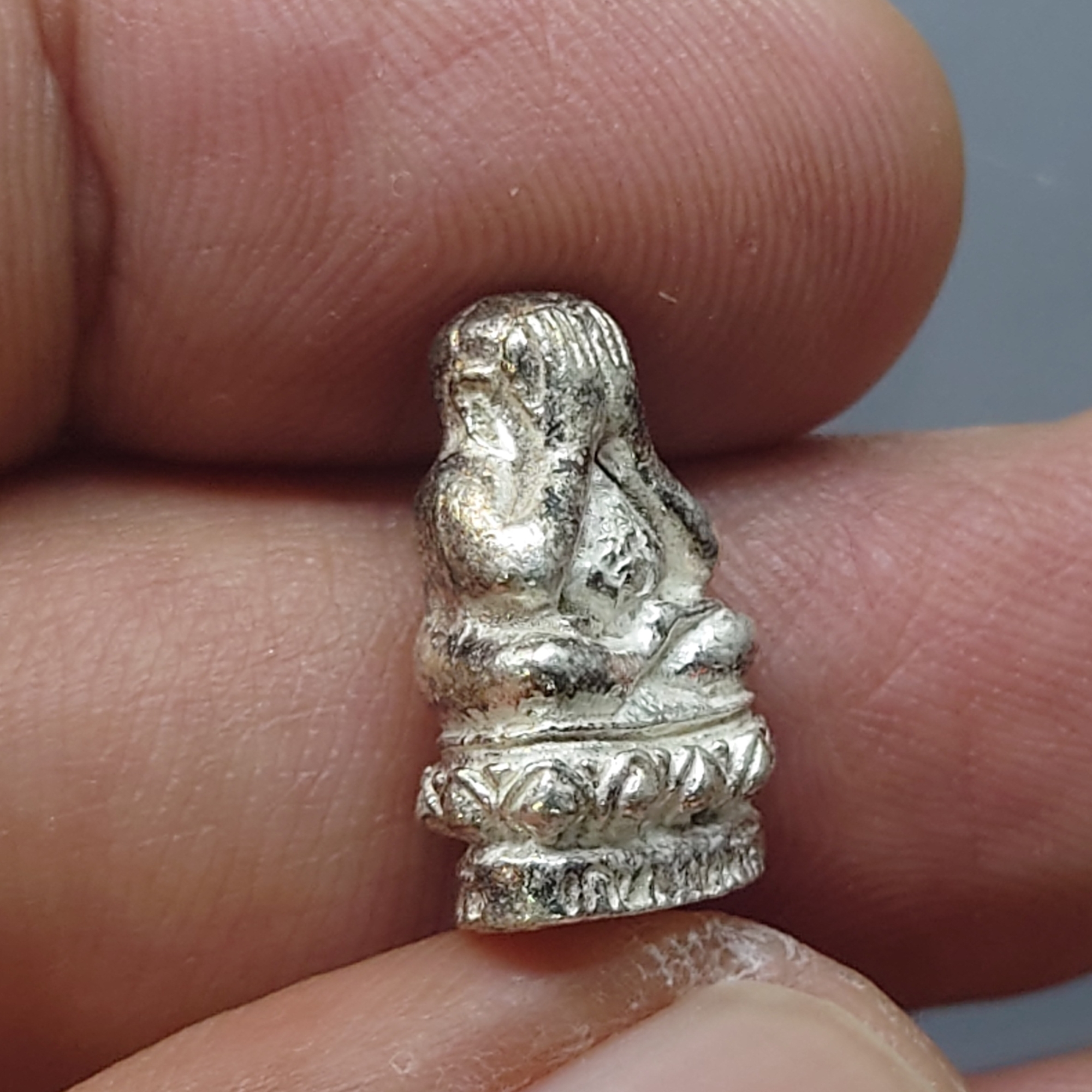 พระหลวงพ่อเกษม เช็คพระแท้ ชี้ตำหนิเหรียญหน้าเณรเต็มองค์ บล็อก๒ไม่แตก หลวง