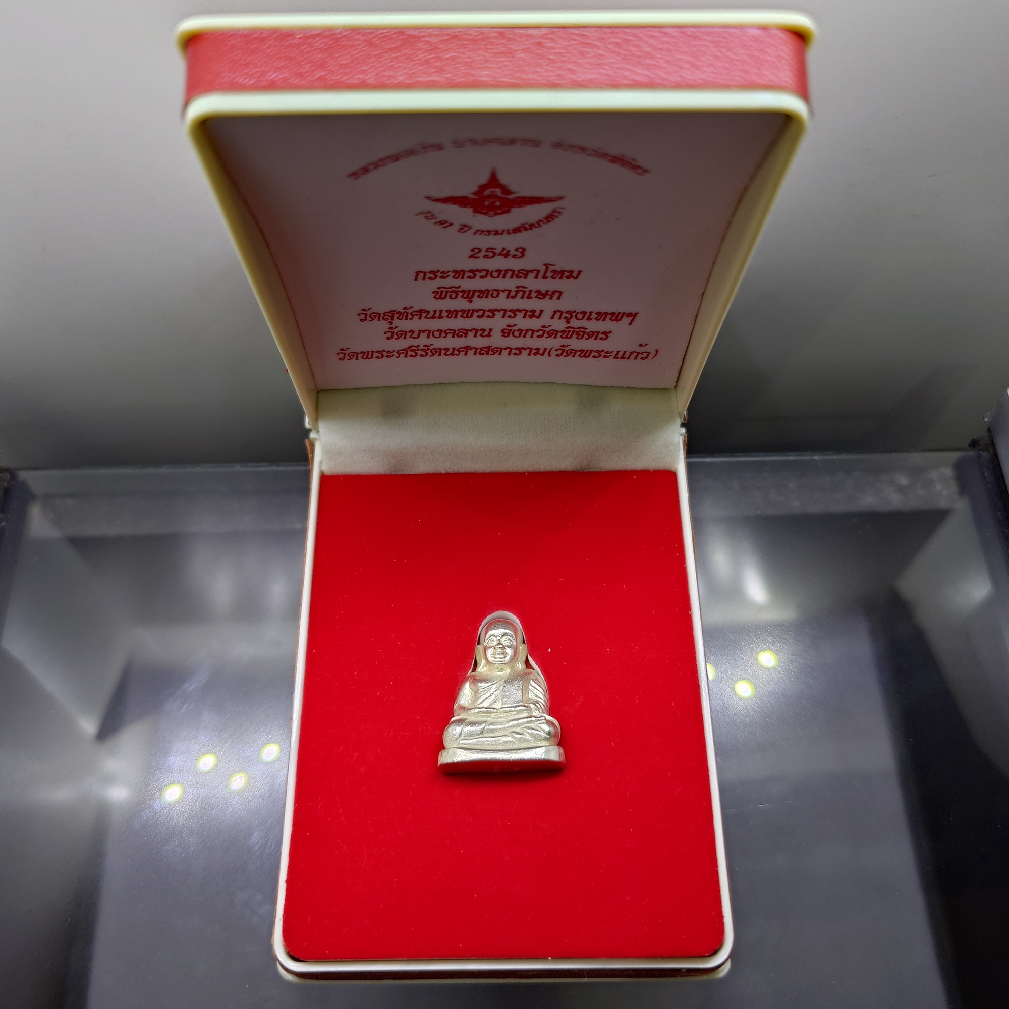 หลวงพ่อเงิน วัดบางคลาน ลอยองค์ เนื้อเงิน รุ่น 91 ปี กรมเสมียนตรา กระทรวงกลาโหม ปี2543 พร้อมกล่องเดิม