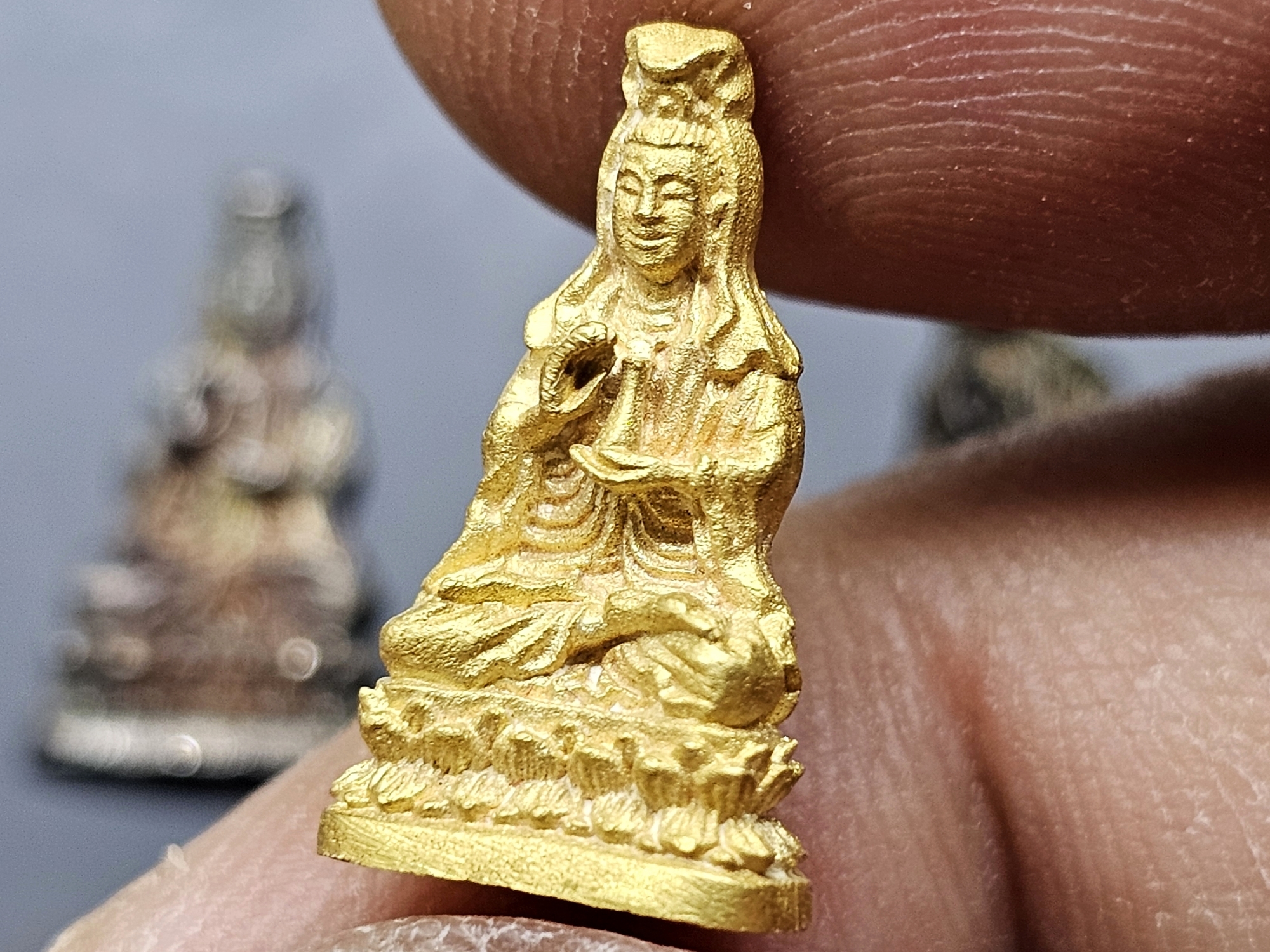 เจ้าแม่กวนอิม หลวงพ่อแพ วัดพิกุลทอง ปี2535 ชุดทองคำ รุ่นอนุสรณ์ 100 ปี พร้อมกล่องเดิมๆ