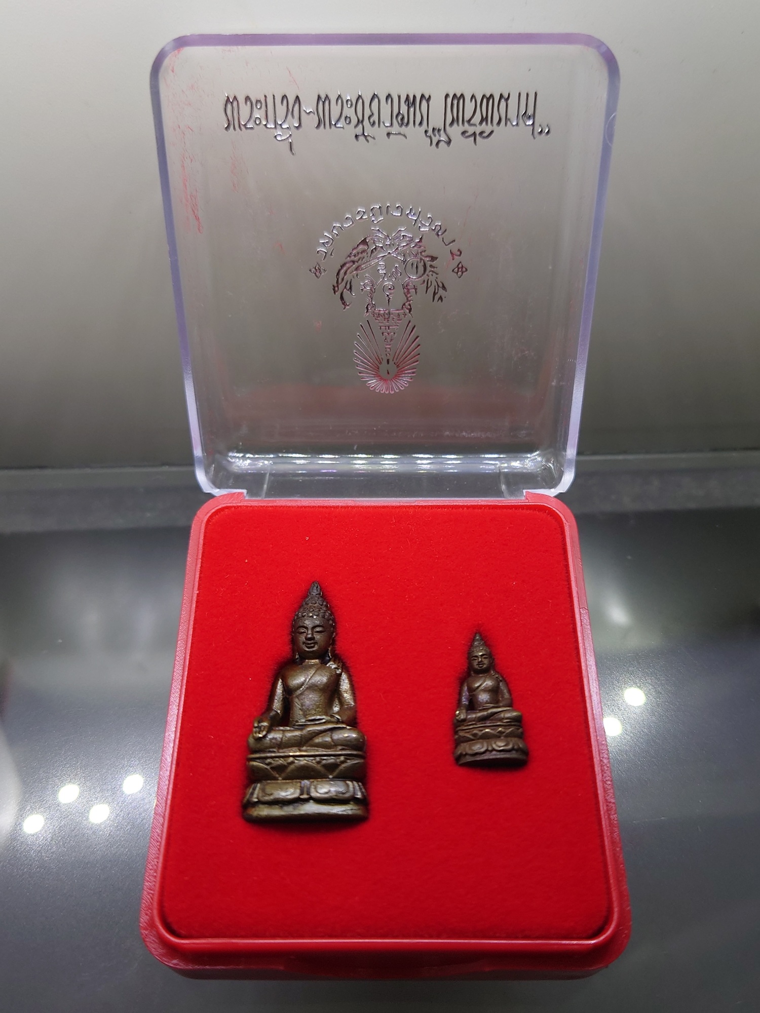 พระกริ่ง พระชัยวัฒน์ ไพรีพินาศ เนื้อโลหะรมดำ รุ่นพระชันษาครบ 100 ปี ญสส (รุ่นให้เช่าบูชาที่วัด) วัดบวรนิเวศวิหาร ปี2556 พร้อมตลับเดิม