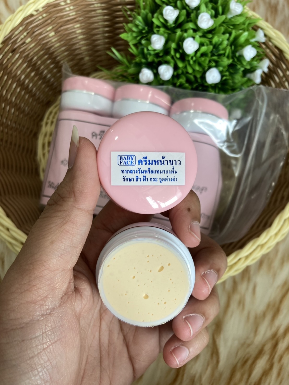 ครีมหน้าขาวสูตรผลไม้ ฝาชมพู ช่วยลดฝ้ากระจุดด่างดำ ของแท้ ยกโหล/12ตลับ