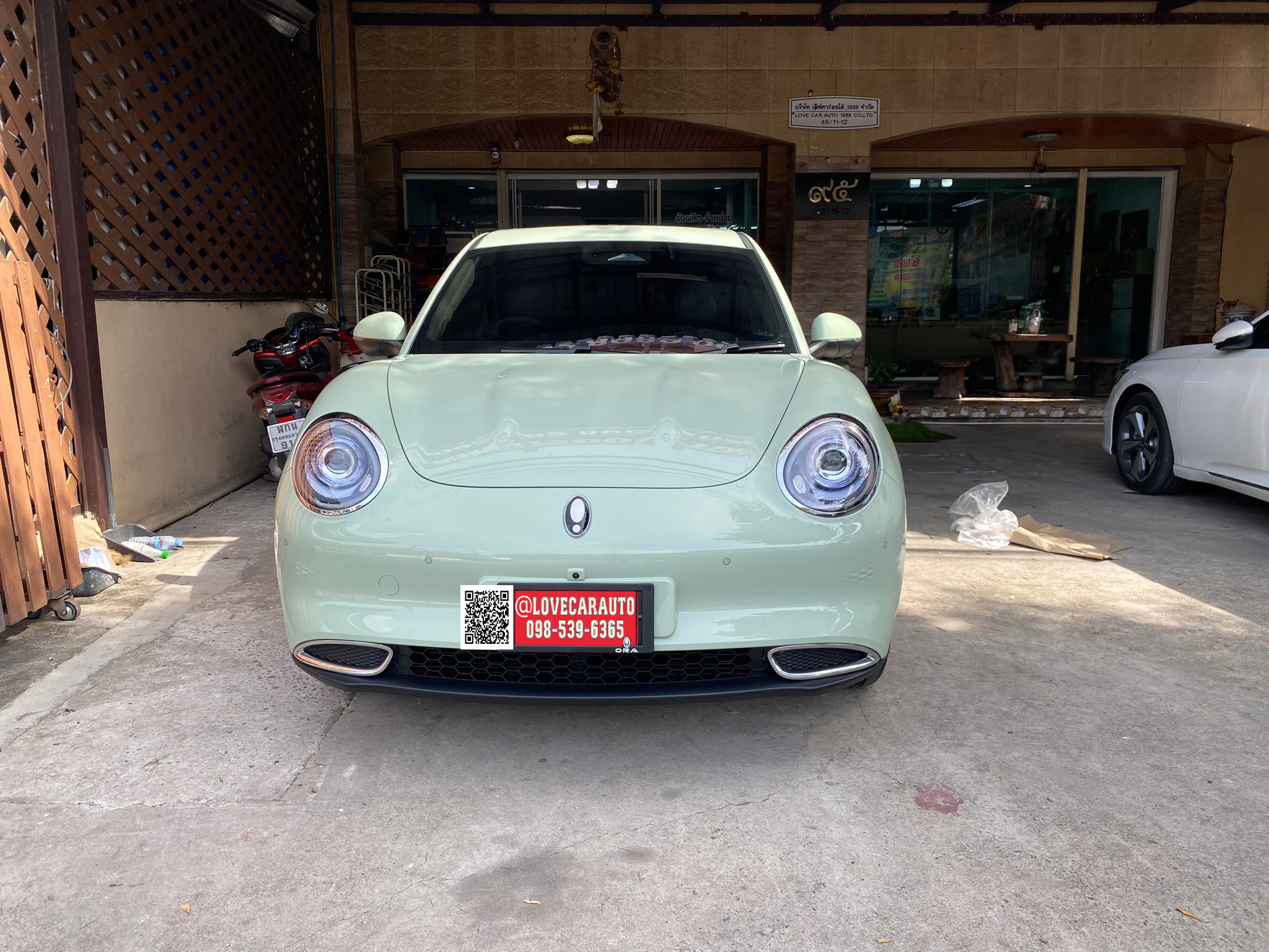 พรมปูพื้นรถยนต์ ORA Good Cat ด้ายคู่สีเขียว+ดักฝุ่นสีครีม