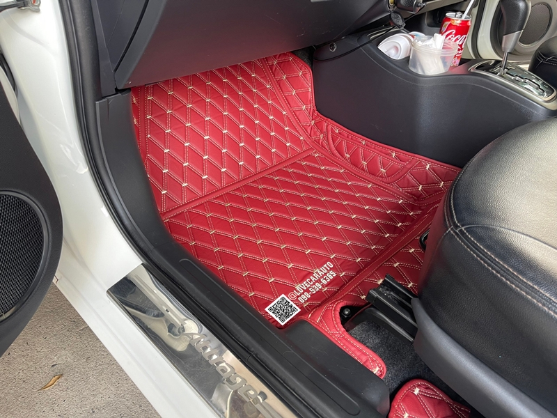 พรมปูพื้นรถยนต์ Mitsubishi Attrage สีแดงด้ายคู่