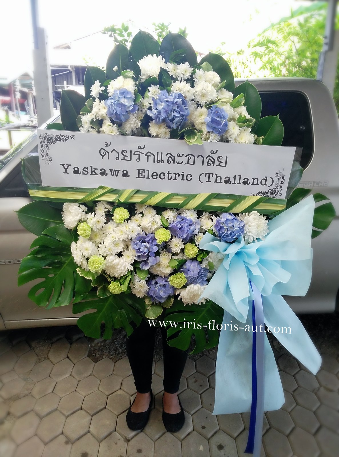 พวงหรีดดอกไม้สด