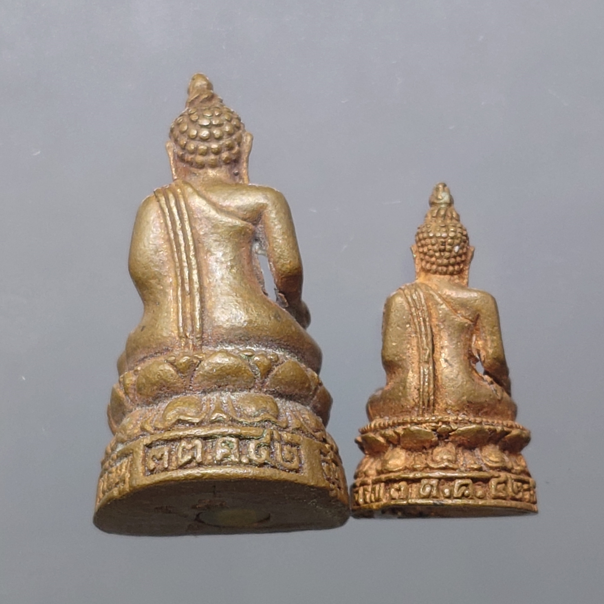 พระกริ่งไพรีพินาศ พระชัยวัฒน์ ไพรีพินาศ ญสส. เนื้อทองแดง รุ่นเจริญสุข วัดบวรนิเวศวิหาร ปี2542 พร้อมกล่องไม้เดิมๆ