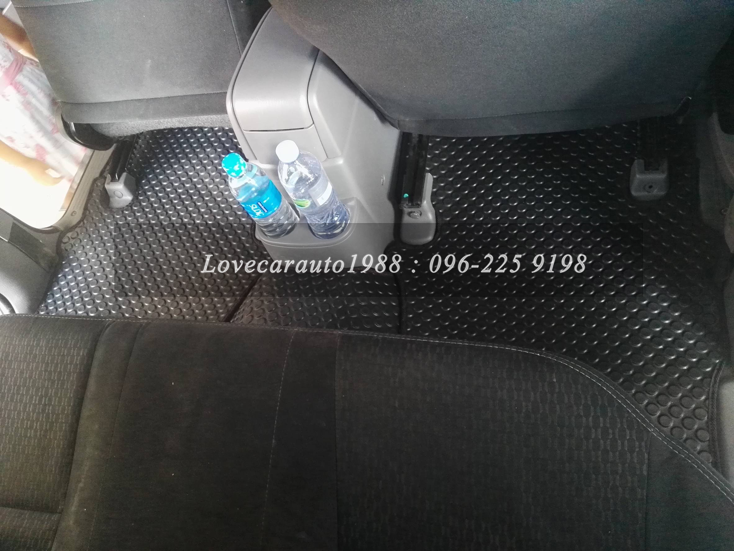 ยางปูพื้นรถยนต์ Ford Ranger 4D ลายกระดุมสีดำ