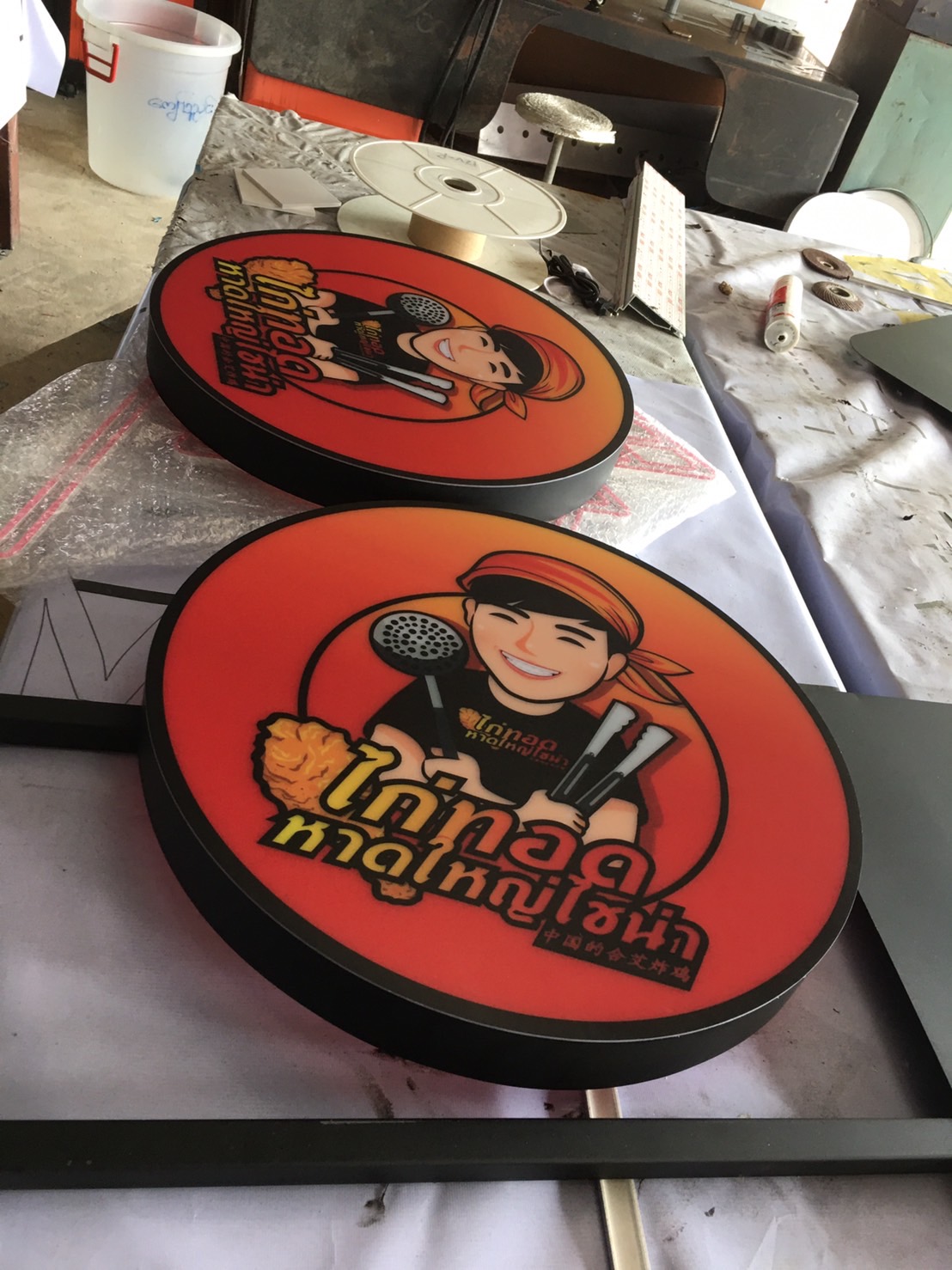 ป้ายตัวอักษรไฟออกหน้าLED งานไก่ทอดหาดใหญ่ไชน่า