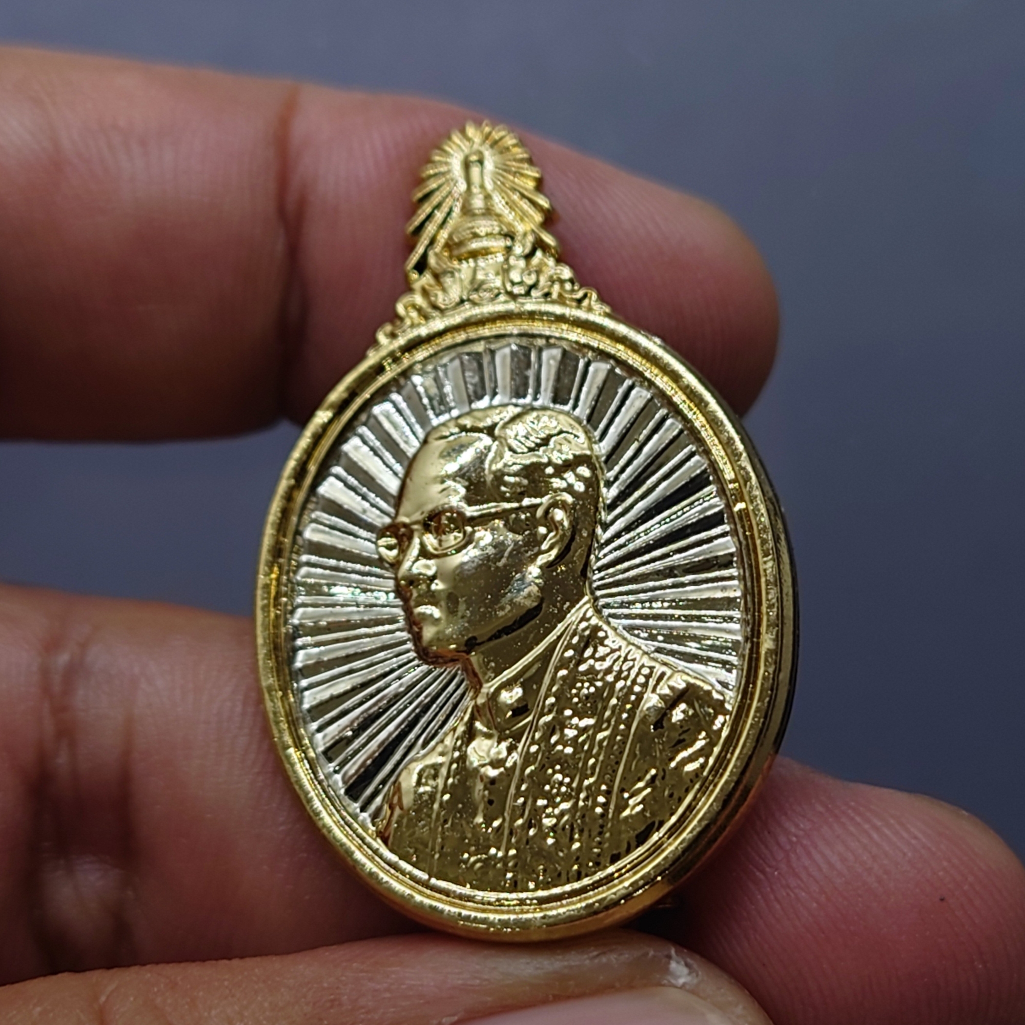 เข็มกลัด เข็มที่ระลึก 5 ธันวามหาราช ครั้งที่ 26 ในหลวง ร9 พ.ศ.2545