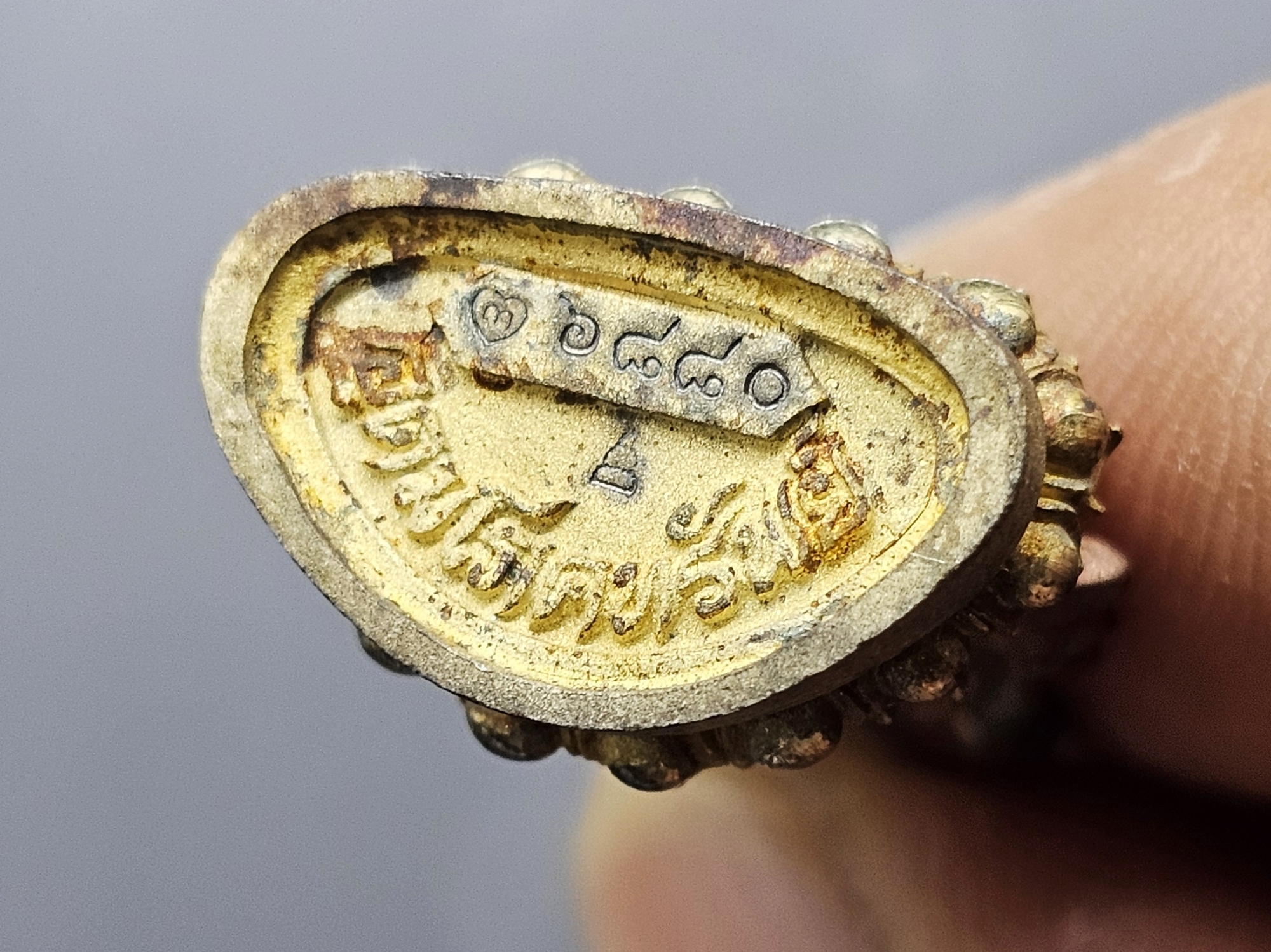 พระกริ่งอวโลกิเตศวร รุ่นอุดมโภคทรัพย์ เนื้อเงิน 99.9% ชุบ 3 กษัตริย์ วัดโพธิ์แมนคุณาราม พ.ศ.2539 พร้อมกล่องเดิม