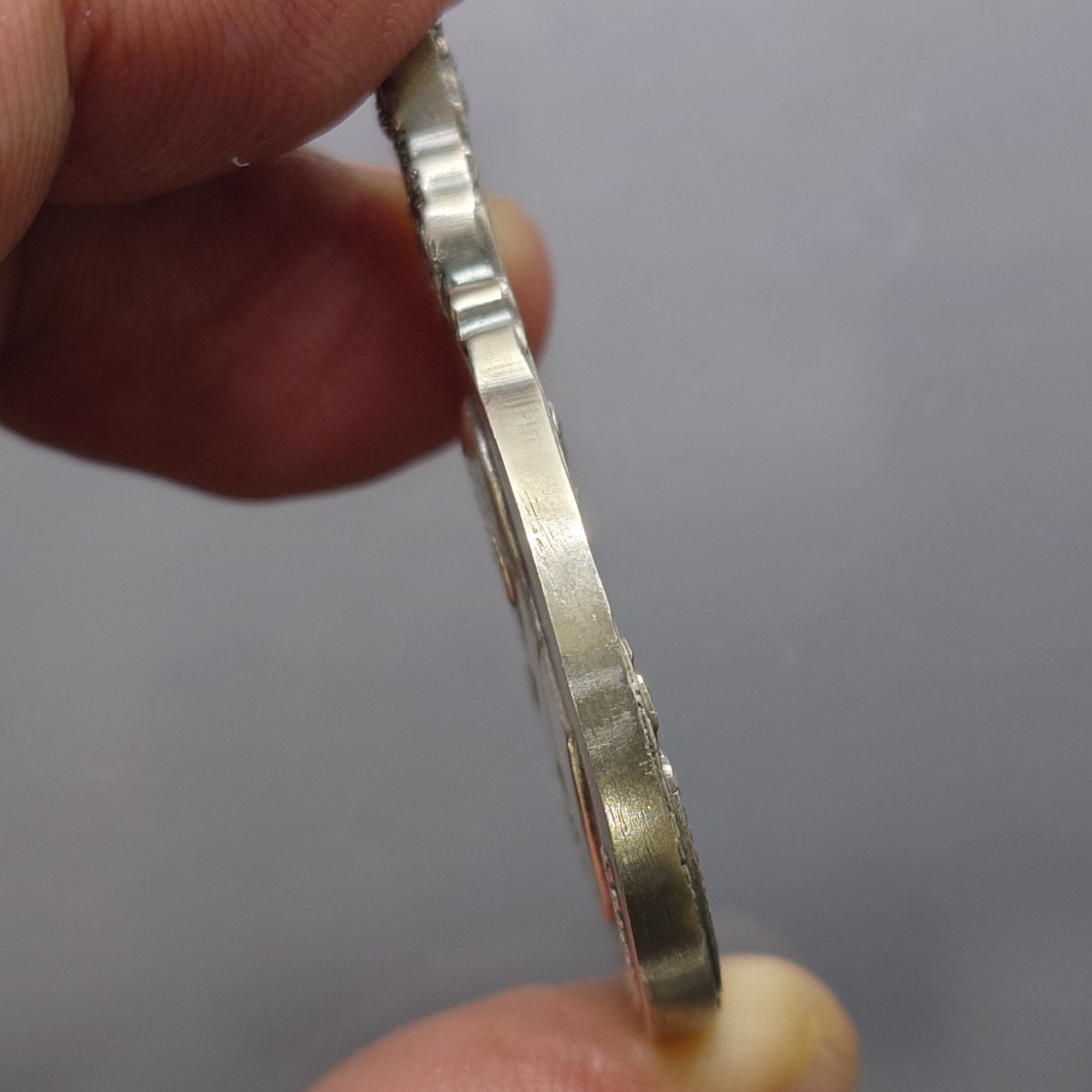 เหรียญพระมหาชนก เนื้อเงิน พิมพ์ใหญ่ บล๊อกนิยม ป ขาด ปี2539 สภาพสวย