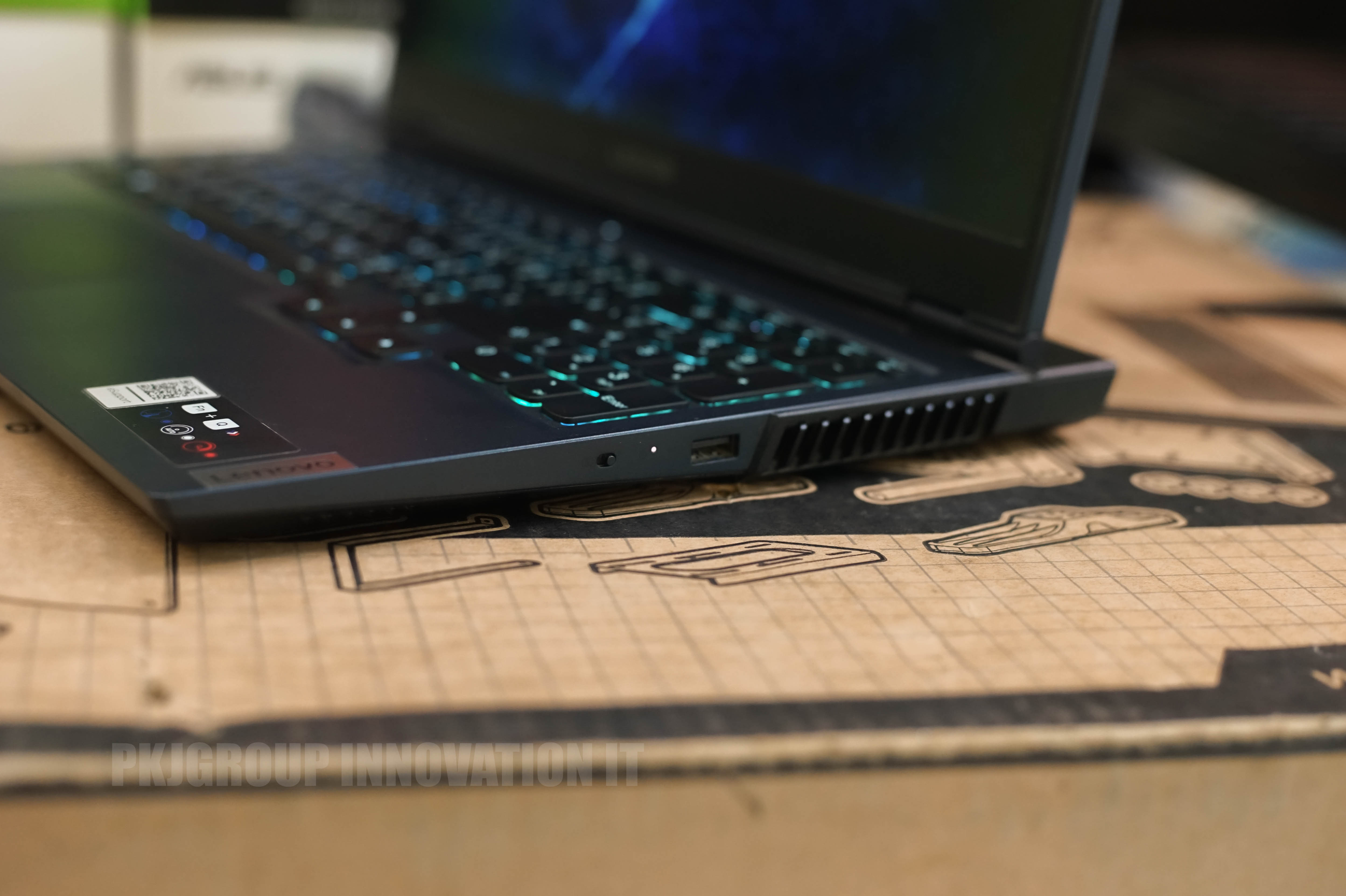 โน๊ตบุ๊คเล่นเกมมือสอง Lenovo legion 5 15ACH6H-82JU007LTA R5 5600H RAM 16 GB SSD 512 GB RTX3060