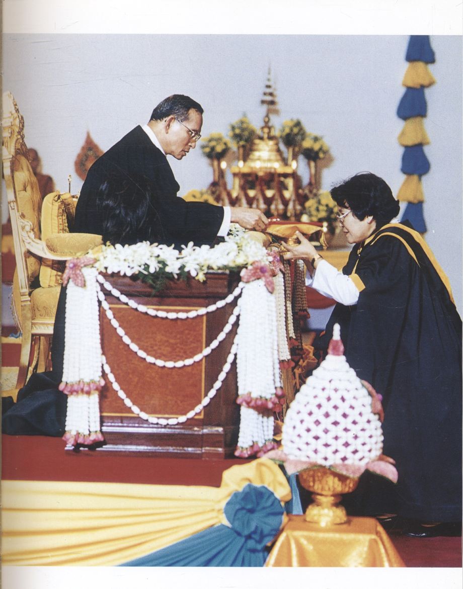 "ทรงเป็นดวงธรรมนำทางให้" (Our King, Our Spiritual Light)