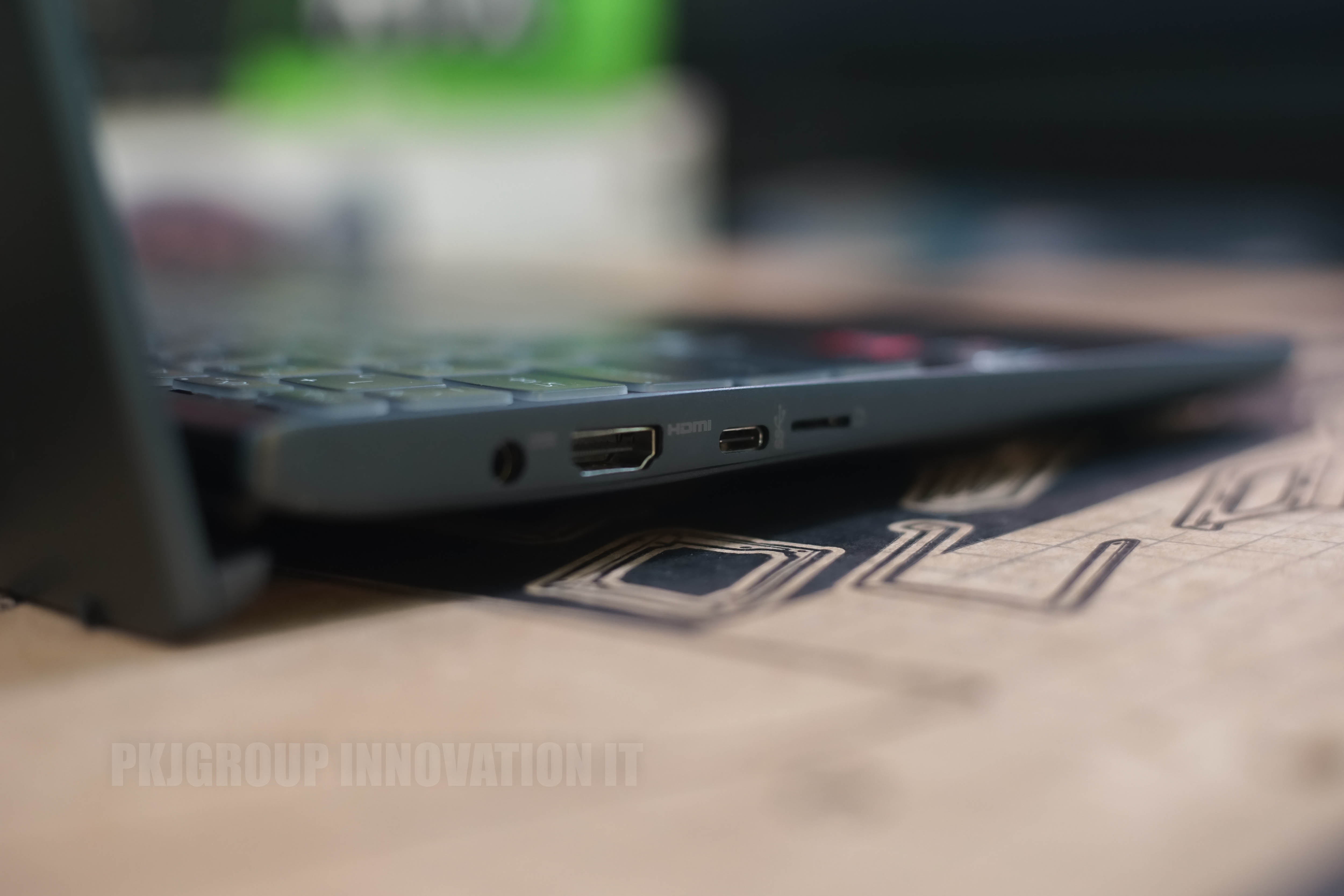 โน๊ตบุ๊คทำงานมือสอง MSI Modern 14 B5M-235TH R5 5500U RAM 8 GB SSD 512GB RX Vega 7 Adapterตัวเทียบ