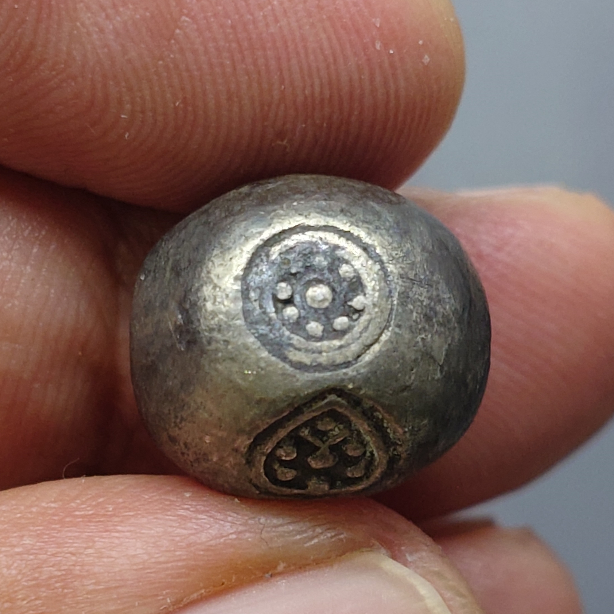 พดด้วง ขนาด 1 บาท ตราพุ่มข้าวบิณฑ์ สมัยอยุธยา สภาพสวย