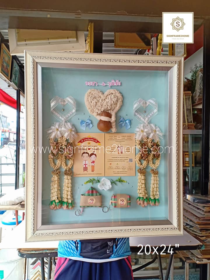 กรอบรูปซ้อน 2 ชั้น ไม้ครีม ขอบเงิน ขนาด 20x24" ปูพื้นสีเขี่ยวมิ้น